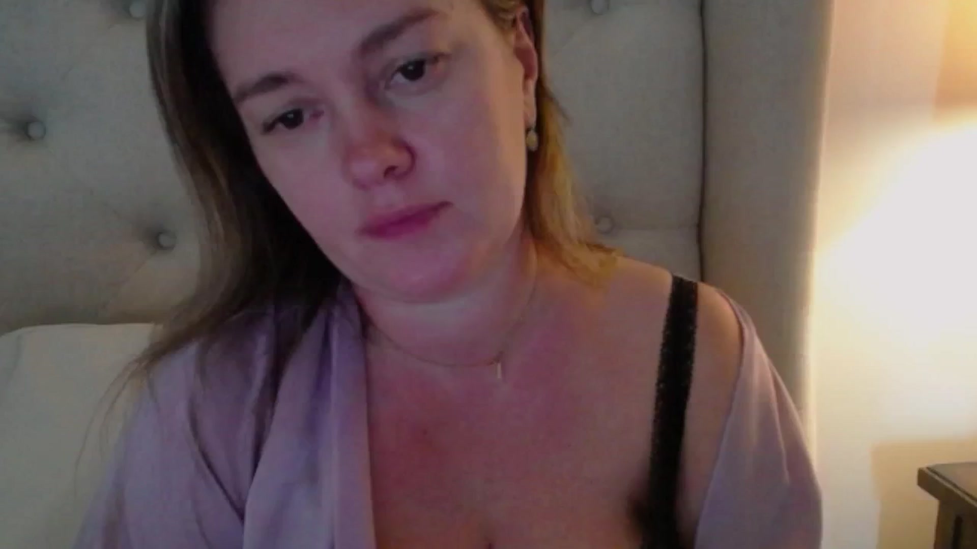 Gallery image thumbnail from J0llye's myfreecams stream on, 10/01/2024, 19:58 image 12 of 20