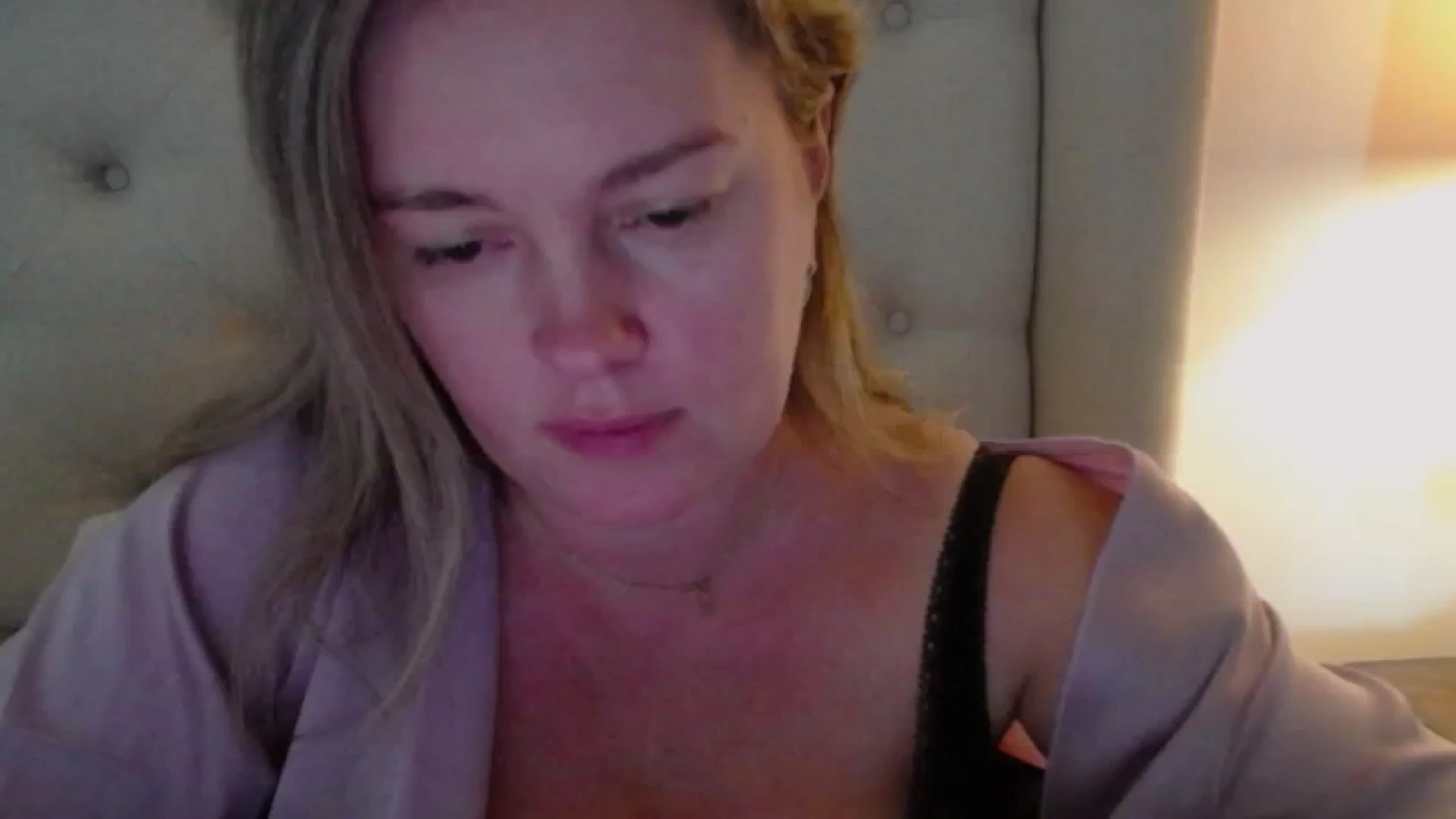 Gallery image thumbnail from J0llye's myfreecams stream on, 10/01/2024, 19:58 image 5 of 20
