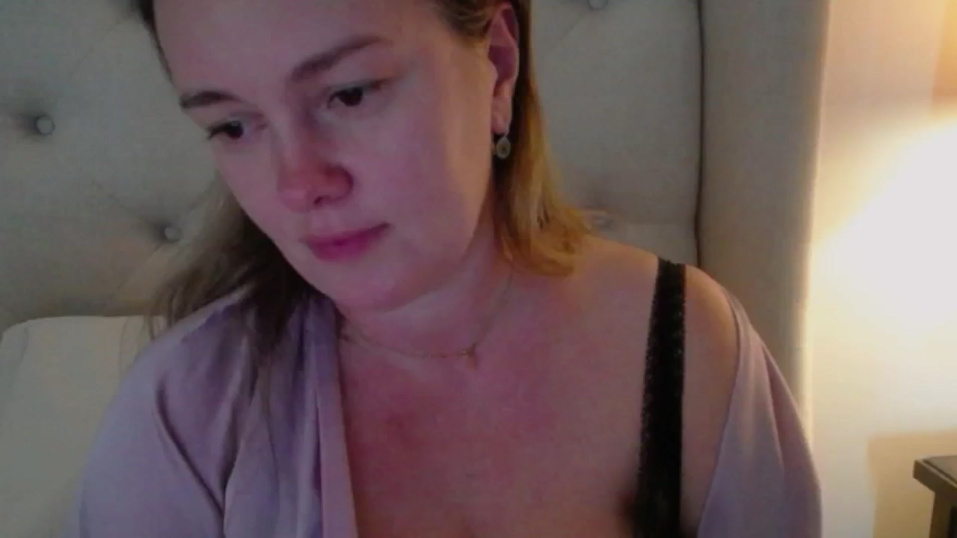 Gallery image thumbnail from J0llye's myfreecams stream on, 10/01/2024, 19:58 image 18 of 20