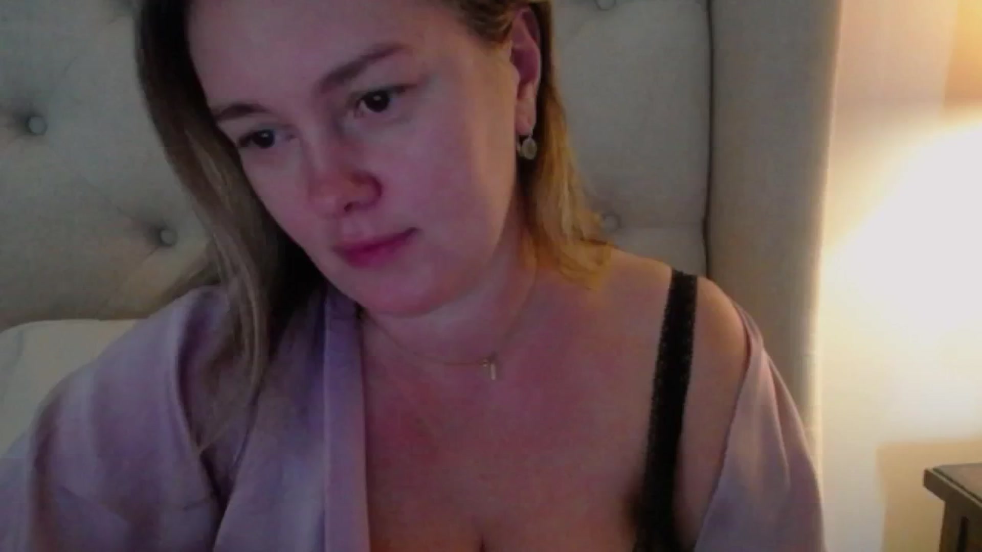 Gallery image thumbnail from J0llye's myfreecams stream on, 10/01/2024, 19:58 image 11 of 20