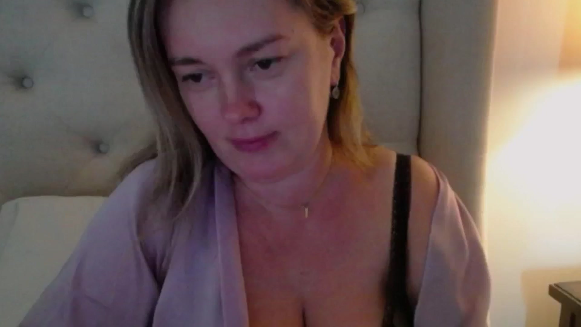 Gallery image thumbnail from J0llye's myfreecams stream on, 10/01/2024, 19:58 image 13 of 20