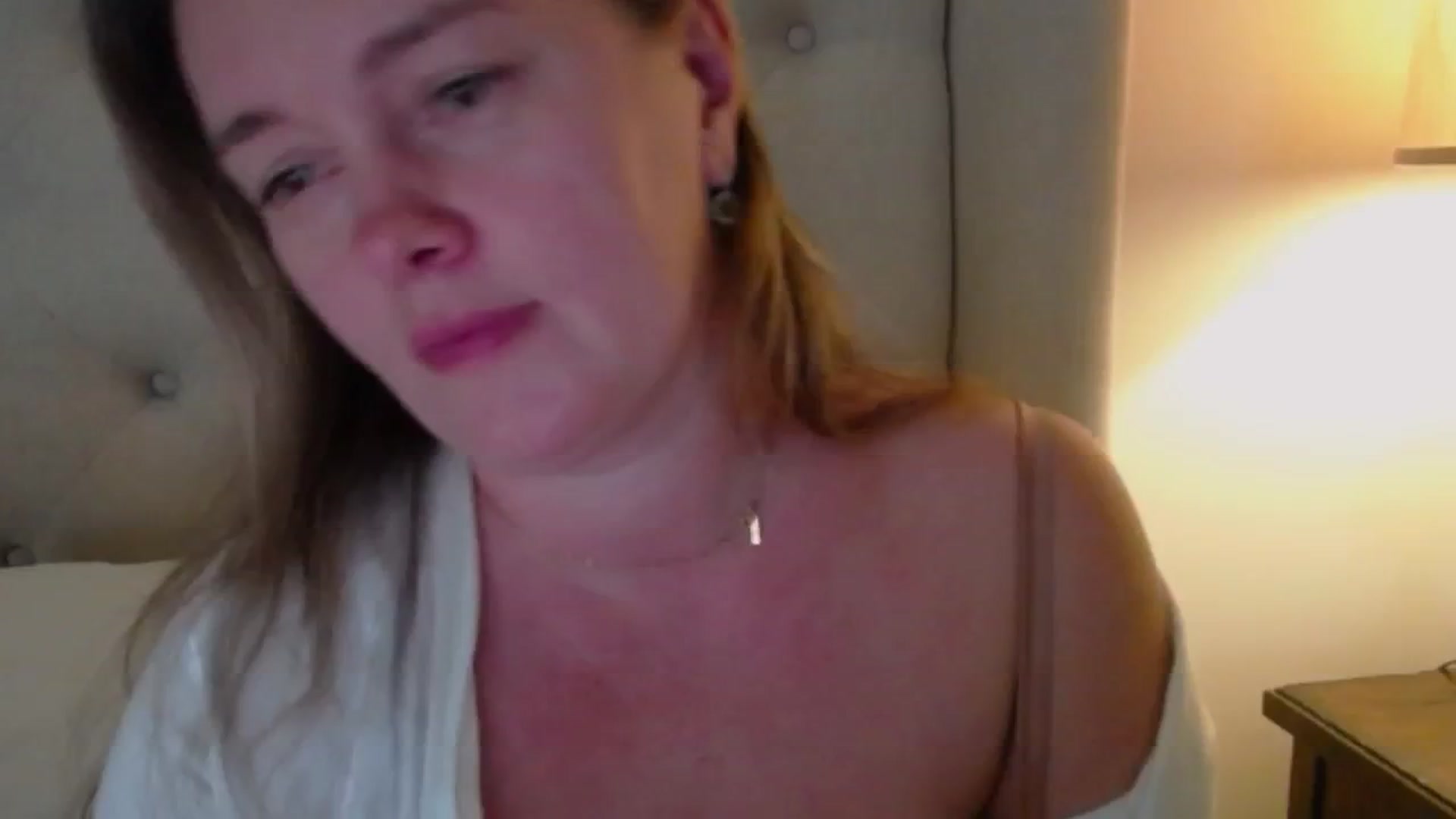 Gallery image thumbnail from J0llye's myfreecams stream on, 10/02/2024, 19:35 image 10 of 20