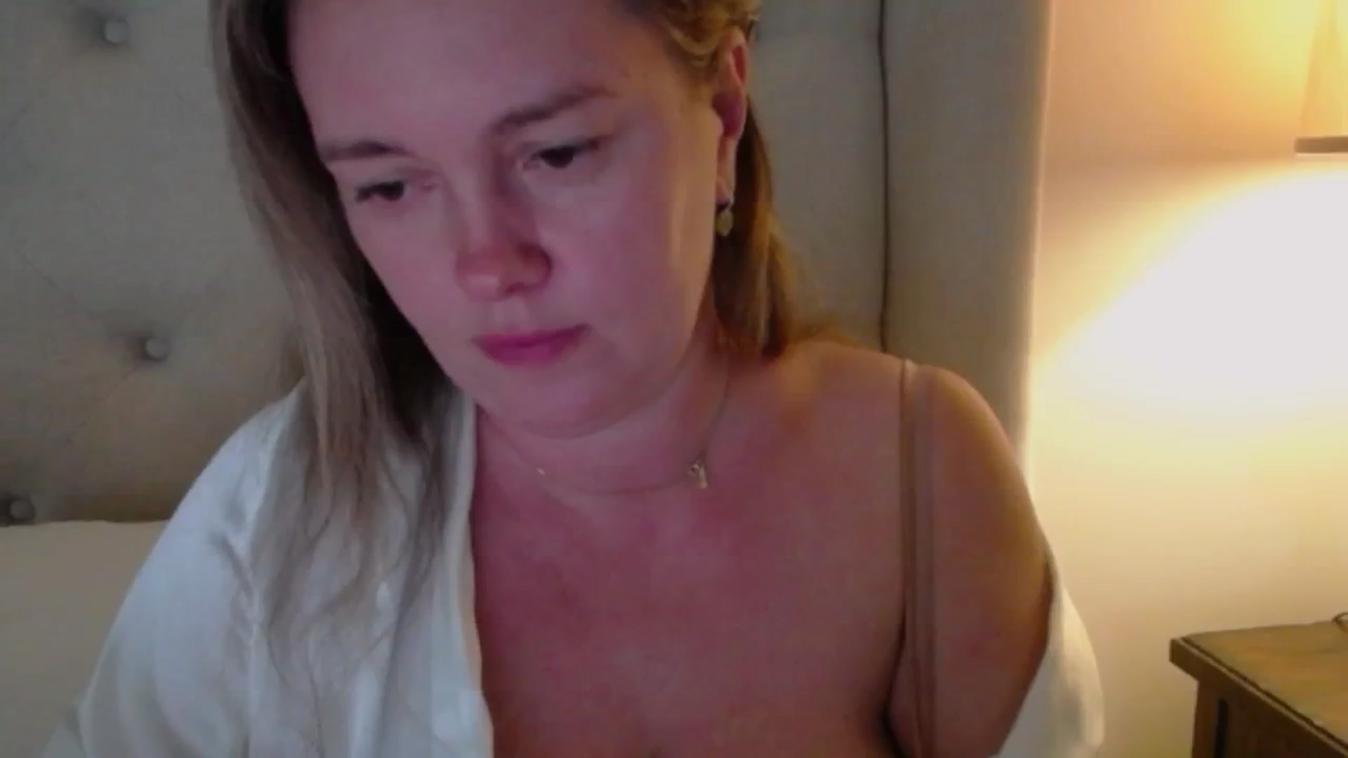 Gallery image thumbnail from J0llye's myfreecams stream on, 10/02/2024, 19:35 image 14 of 20