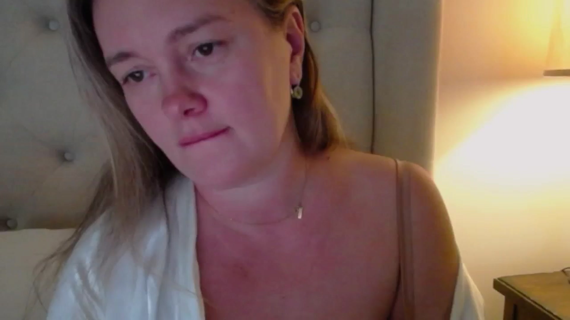 Gallery image thumbnail from J0llye's myfreecams stream on, 10/02/2024, 19:35 image 17 of 20