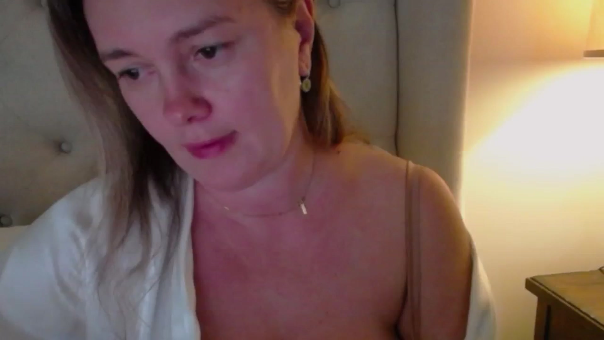Gallery image thumbnail from J0llye's myfreecams stream on, 10/02/2024, 19:35 image 13 of 20