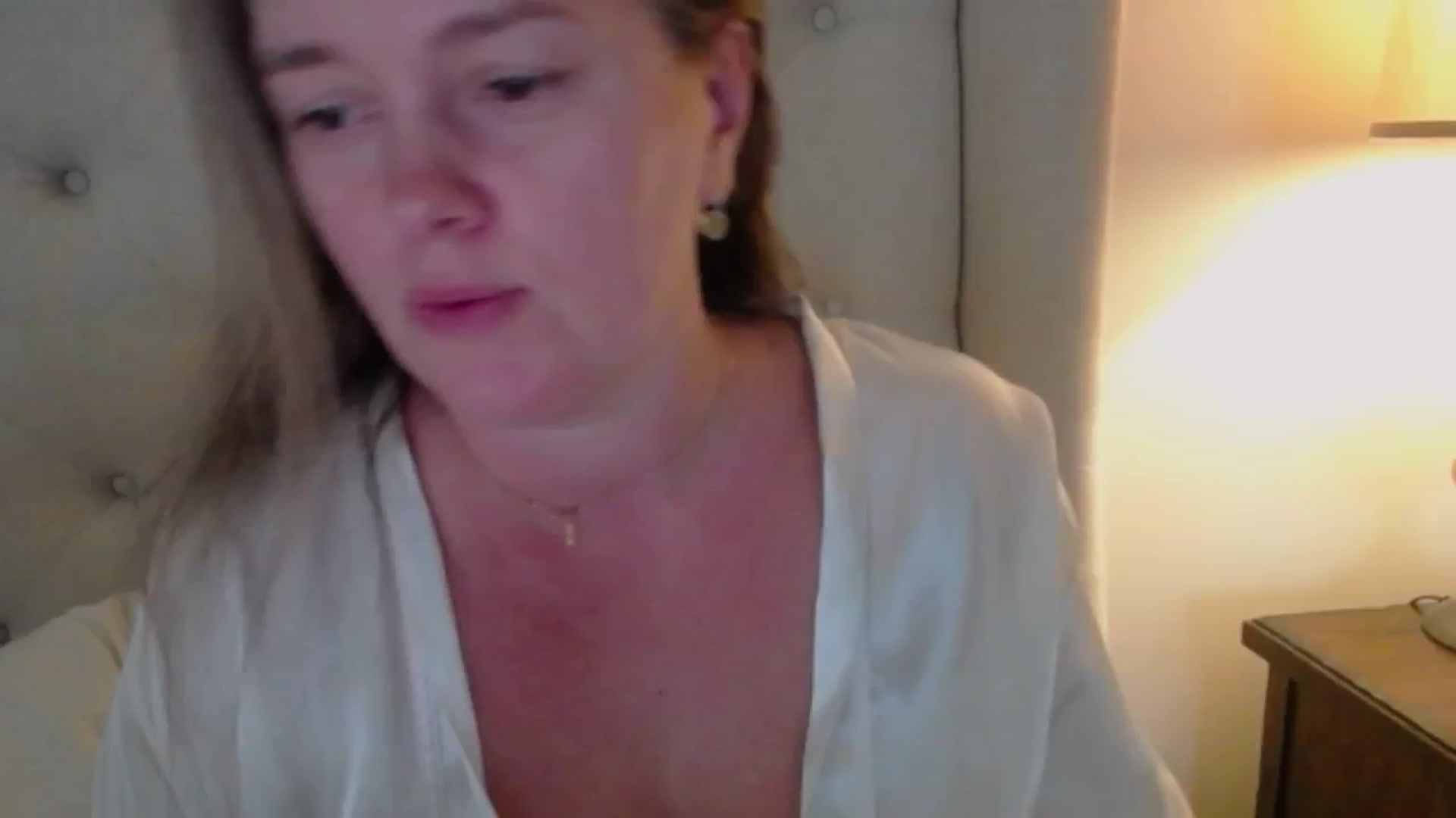Gallery image thumbnail from J0llye's myfreecams stream on, 10/03/2024, 20:05 image 17 of 20