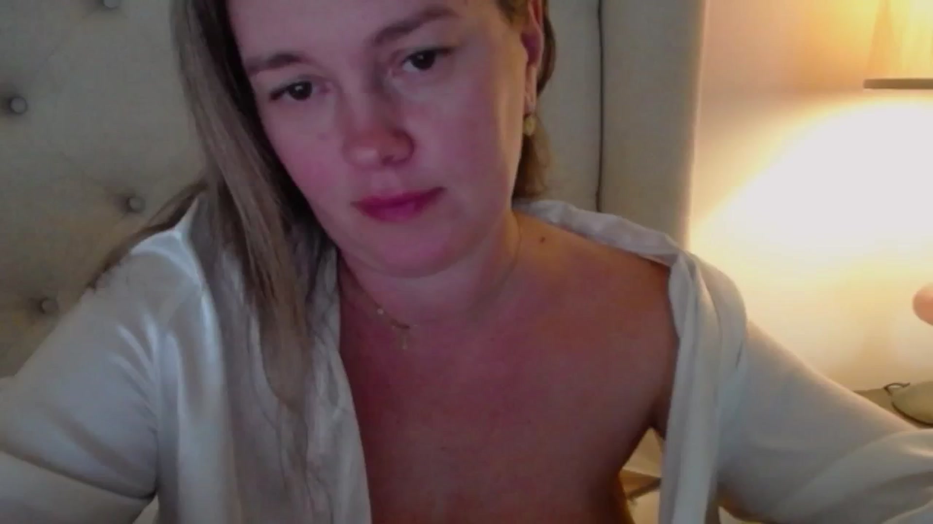 Gallery image thumbnail from J0llye's myfreecams stream on, 10/03/2024, 20:05 image 20 of 20