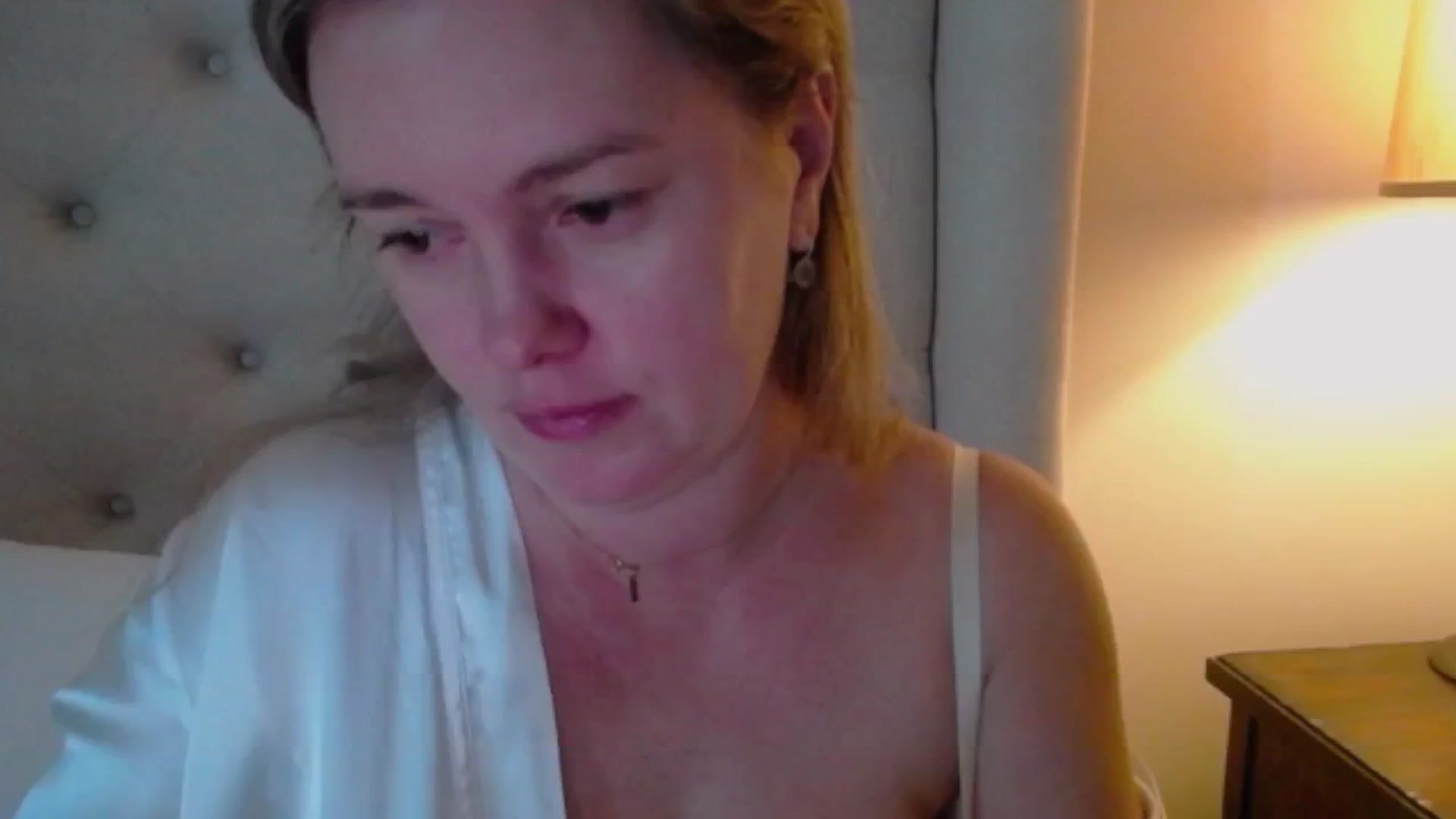 Gallery image thumbnail from J0llye's myfreecams stream on, 10/08/2024, 14:47 image 4 of 20