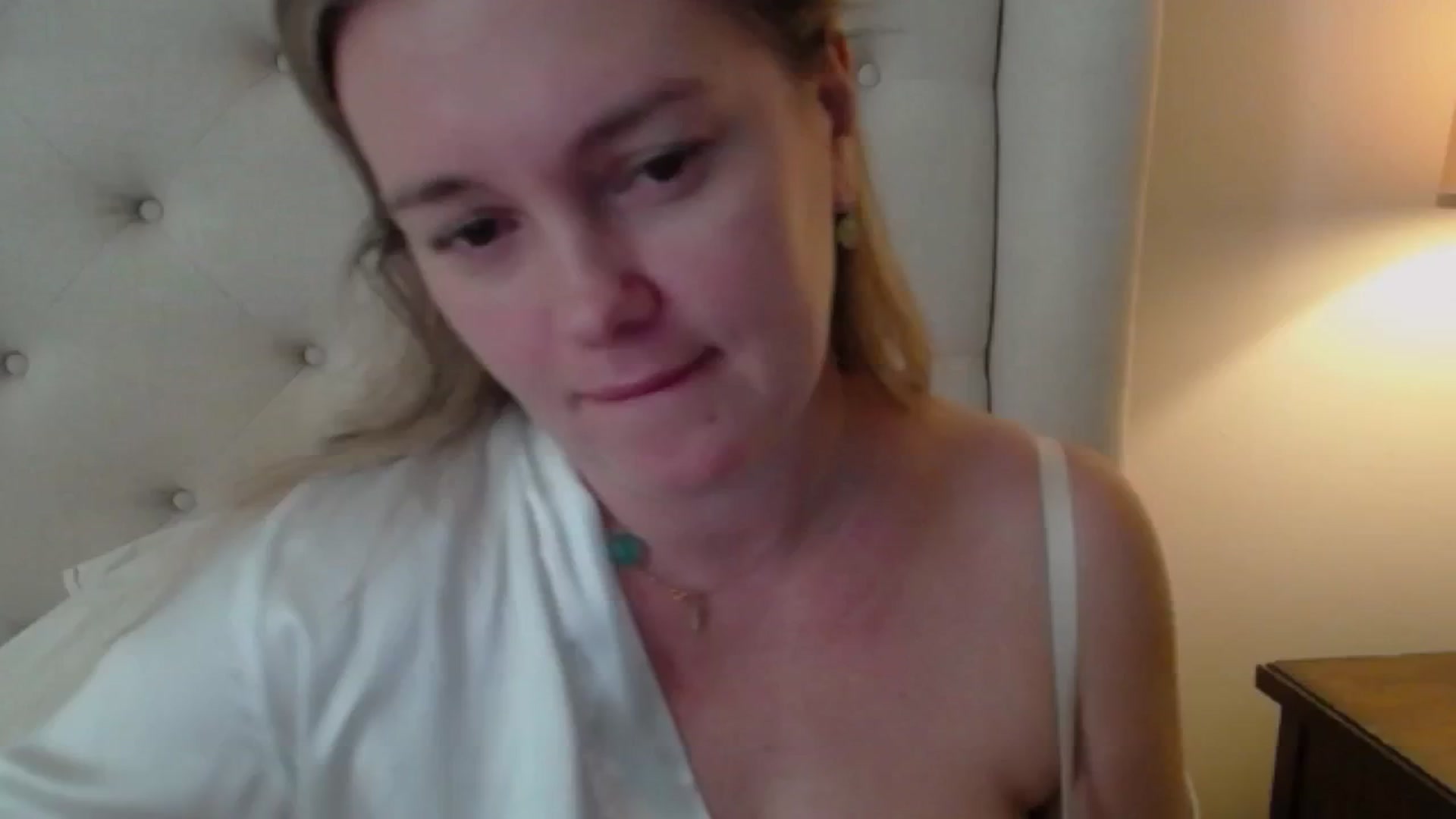 Gallery image thumbnail from J0llye's myfreecams stream on, 10/08/2024, 15:17 image 1 of 20