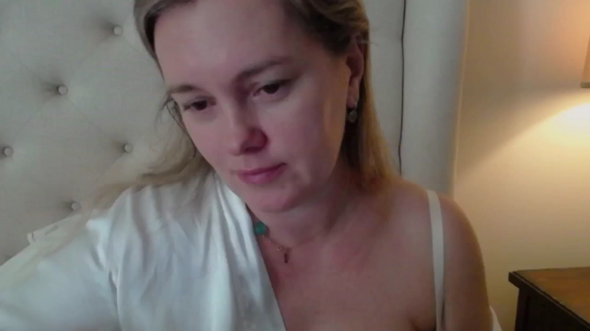 Gallery image thumbnail from J0llye's myfreecams stream on, 10/08/2024, 15:17 image 11 of 20