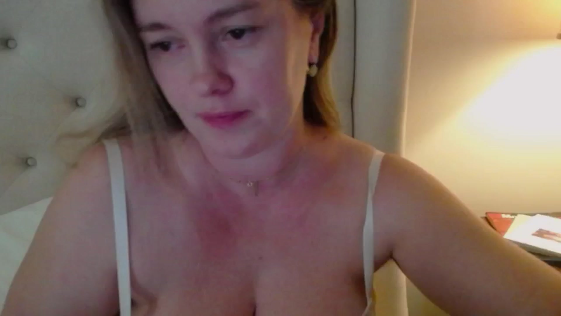 Gallery image thumbnail from J0llye's myfreecams stream on, 10/11/2024, 16:33 image 4 of 20