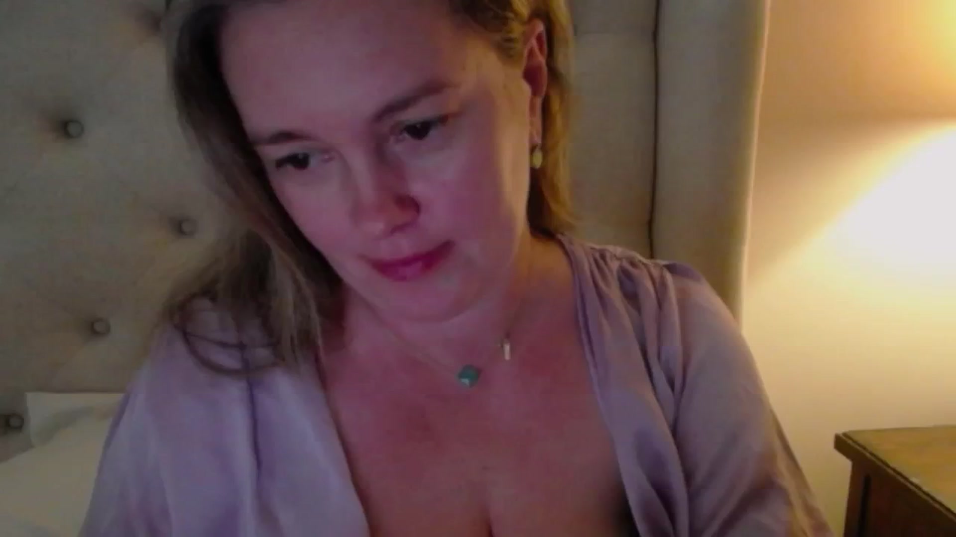 Gallery image thumbnail from J0llye's myfreecams stream on, 10/12/2024, 20:39 image 4 of 20