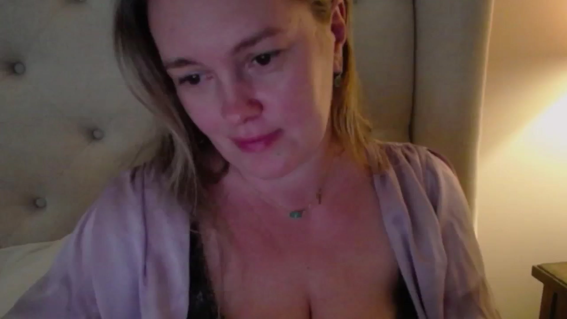 Gallery image thumbnail from J0llye's myfreecams stream on, 10/12/2024, 20:39 image 13 of 20