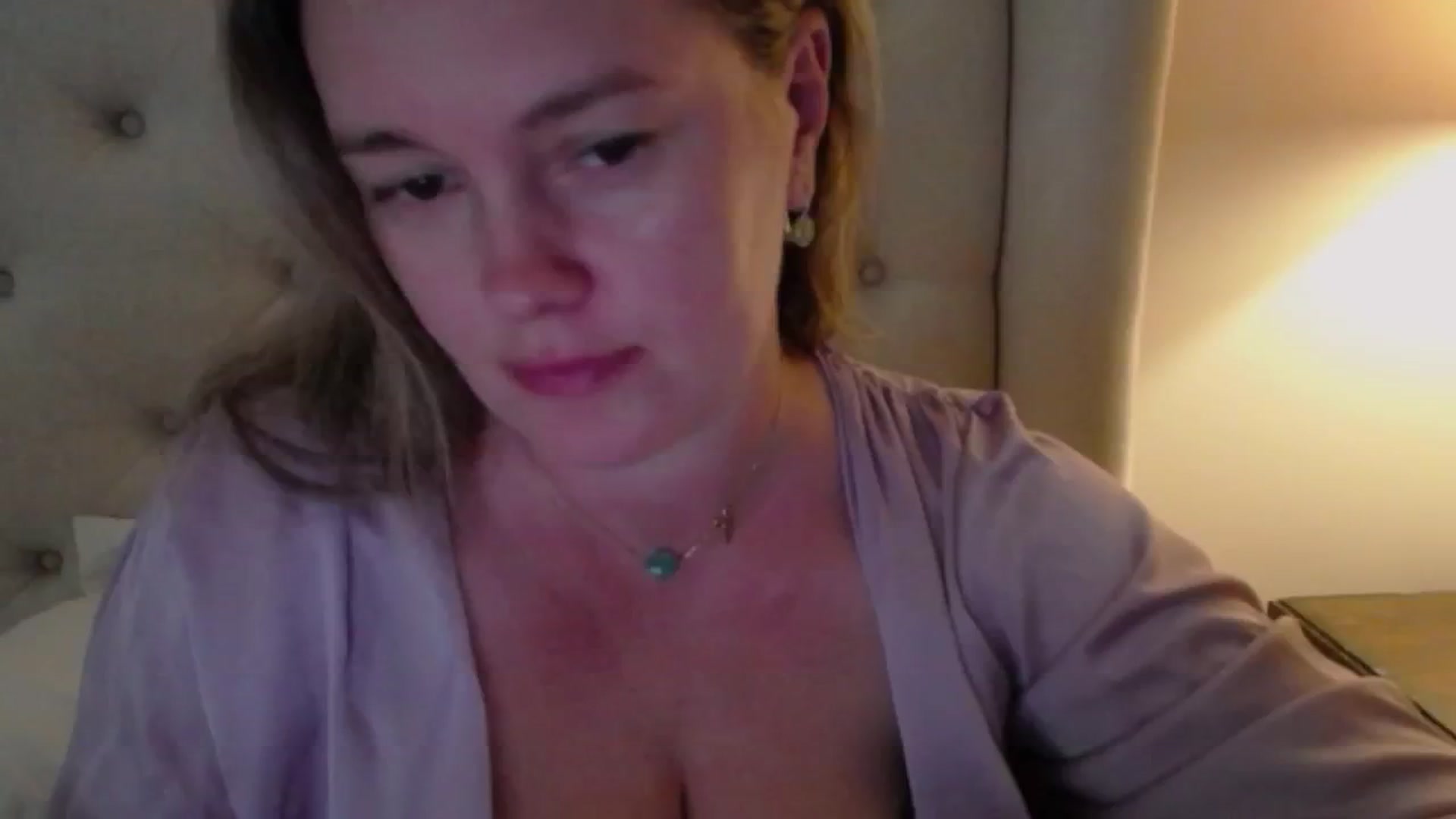 Gallery image thumbnail from J0llye's myfreecams stream on, 10/12/2024, 20:39 image 3 of 20