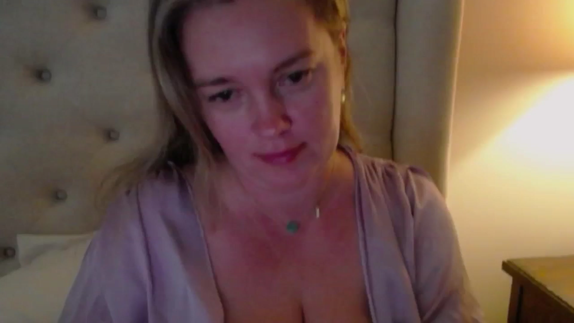 Gallery image thumbnail from J0llye's myfreecams stream on, 10/12/2024, 20:39 image 5 of 20