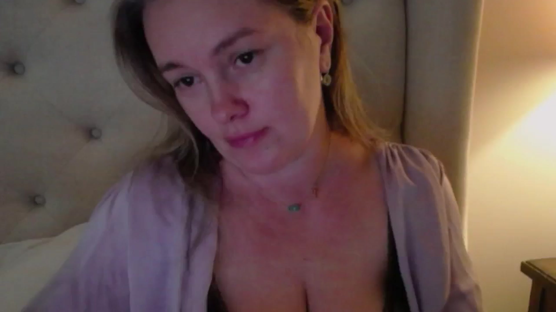 Gallery image thumbnail from J0llye's myfreecams stream on, 10/12/2024, 20:39 image 10 of 20