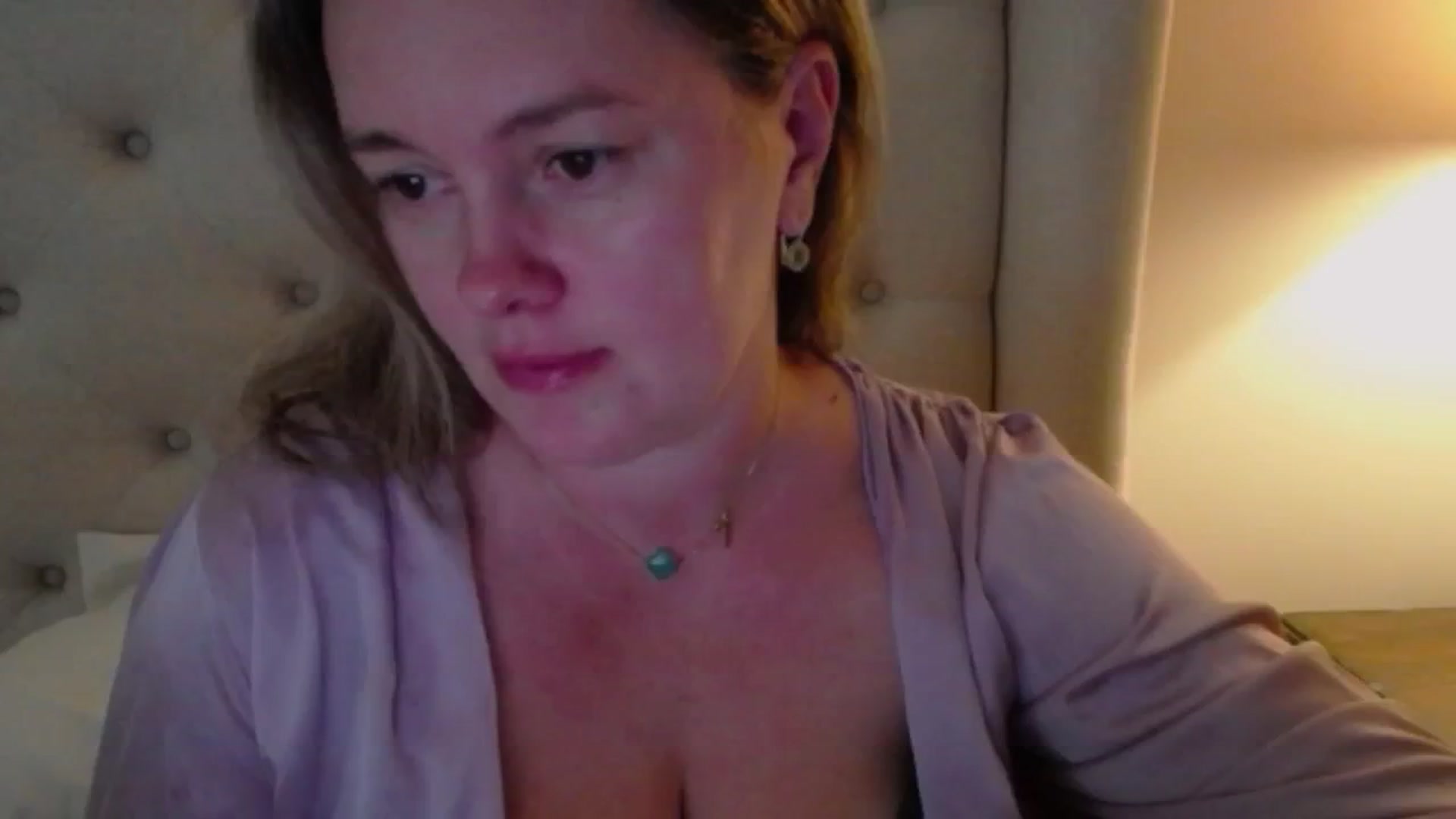 Gallery image thumbnail from J0llye's myfreecams stream on, 10/12/2024, 20:39 image 1 of 20
