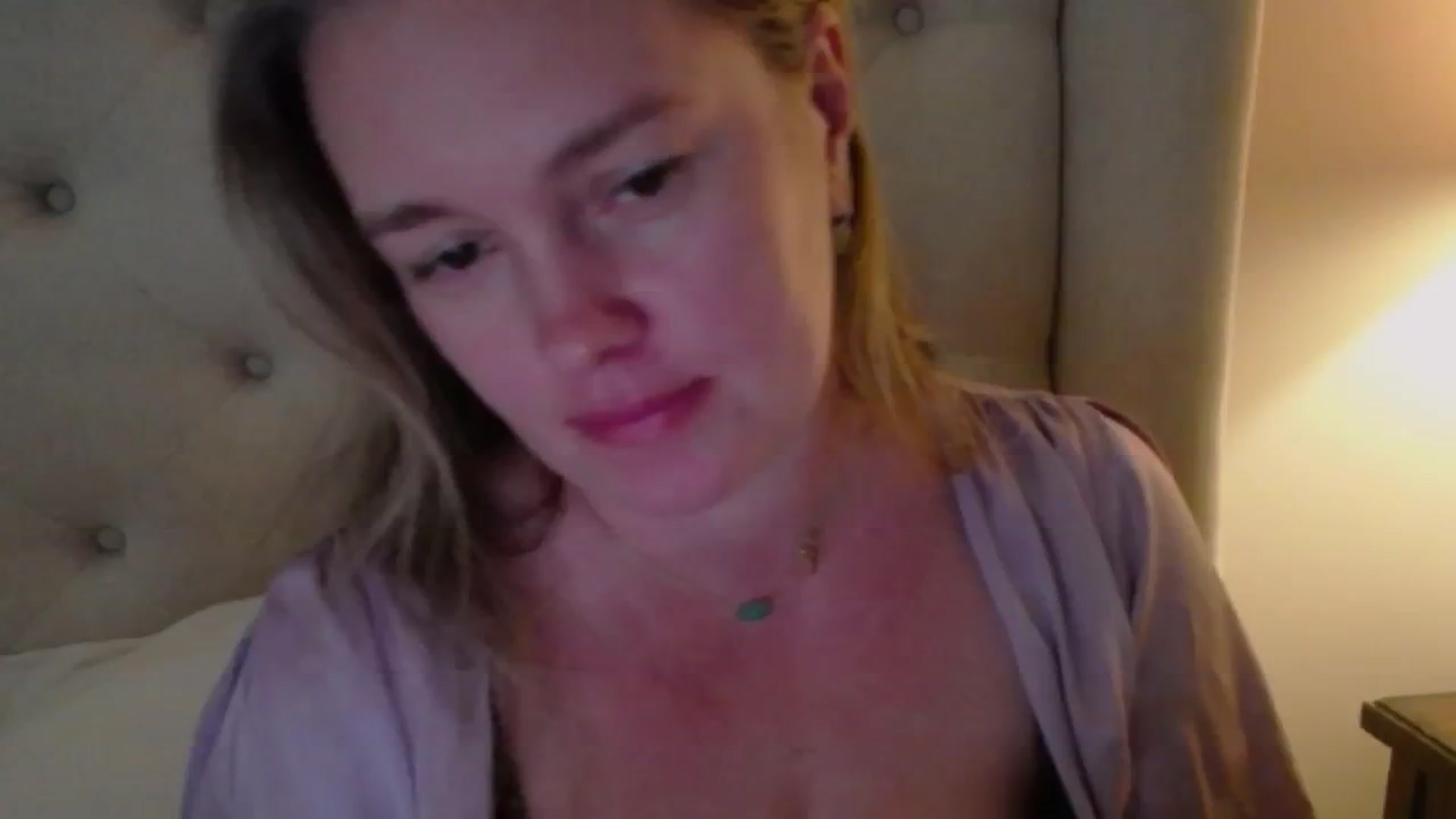 Gallery image thumbnail from J0llye's myfreecams stream on, 10/12/2024, 20:39 image 12 of 20