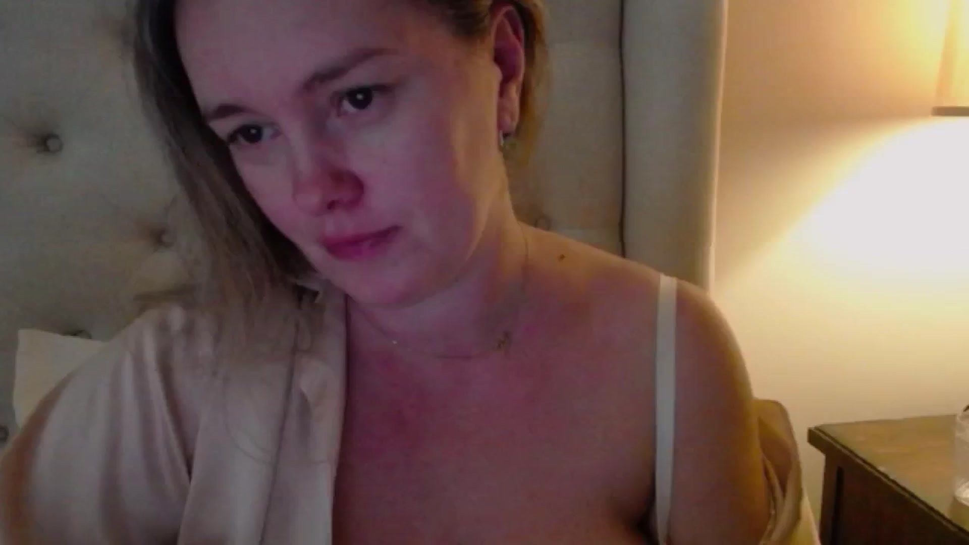 Gallery image thumbnail from J0llye's myfreecams stream on, 10/13/2024, 19:21 image 5 of 20