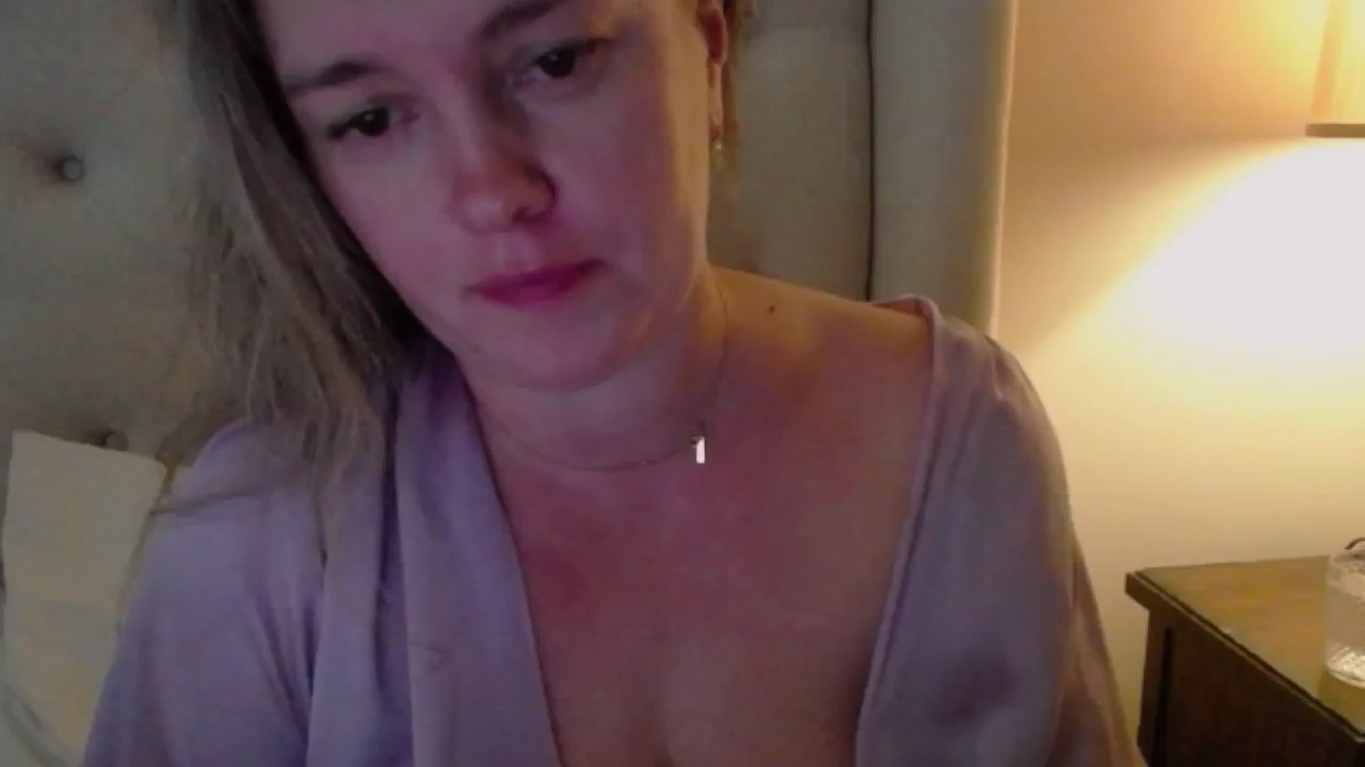 Gallery image thumbnail from J0llye's myfreecams stream on, 10/13/2024, 19:21 image 19 of 20