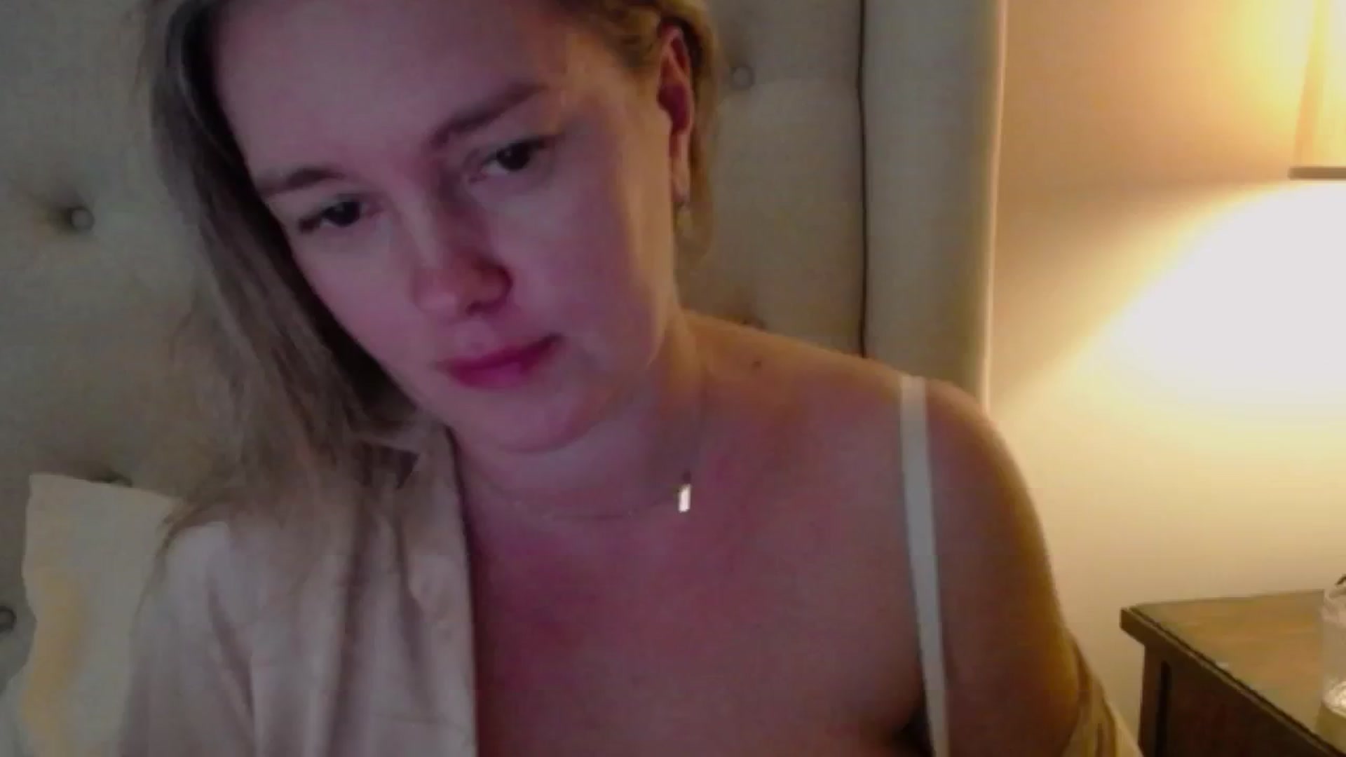 Gallery image thumbnail from J0llye's myfreecams stream on, 10/13/2024, 19:21 image 10 of 20
