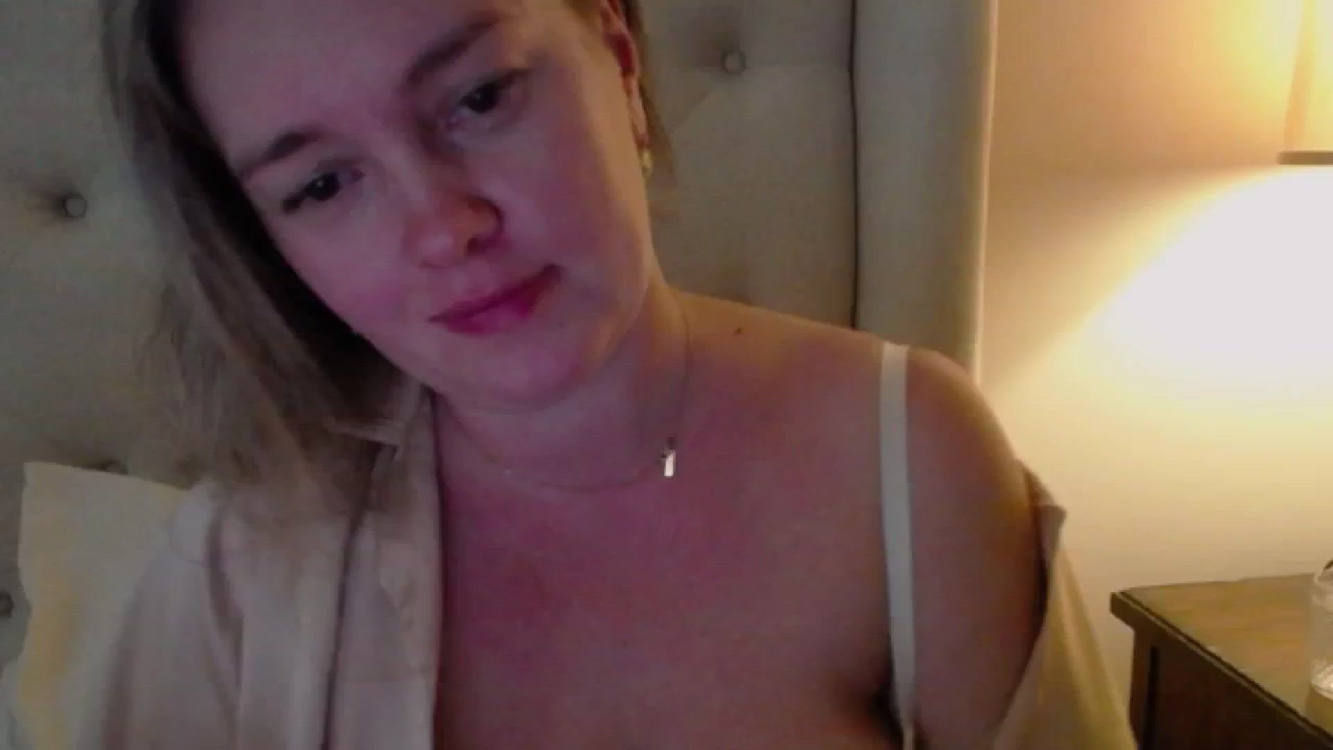 Gallery image thumbnail from J0llye's myfreecams stream on, 10/13/2024, 19:21 image 2 of 20