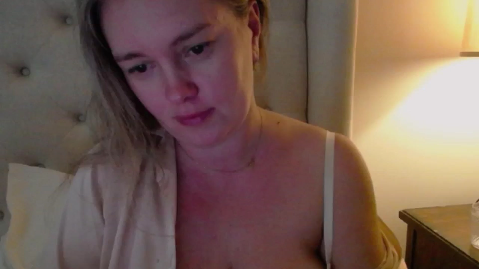 Gallery image thumbnail from J0llye's myfreecams stream on, 10/13/2024, 19:21 image 12 of 20
