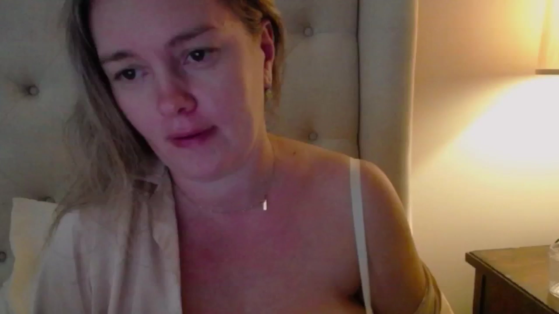 Gallery image thumbnail from J0llye's myfreecams stream on, 10/13/2024, 19:21 image 11 of 20