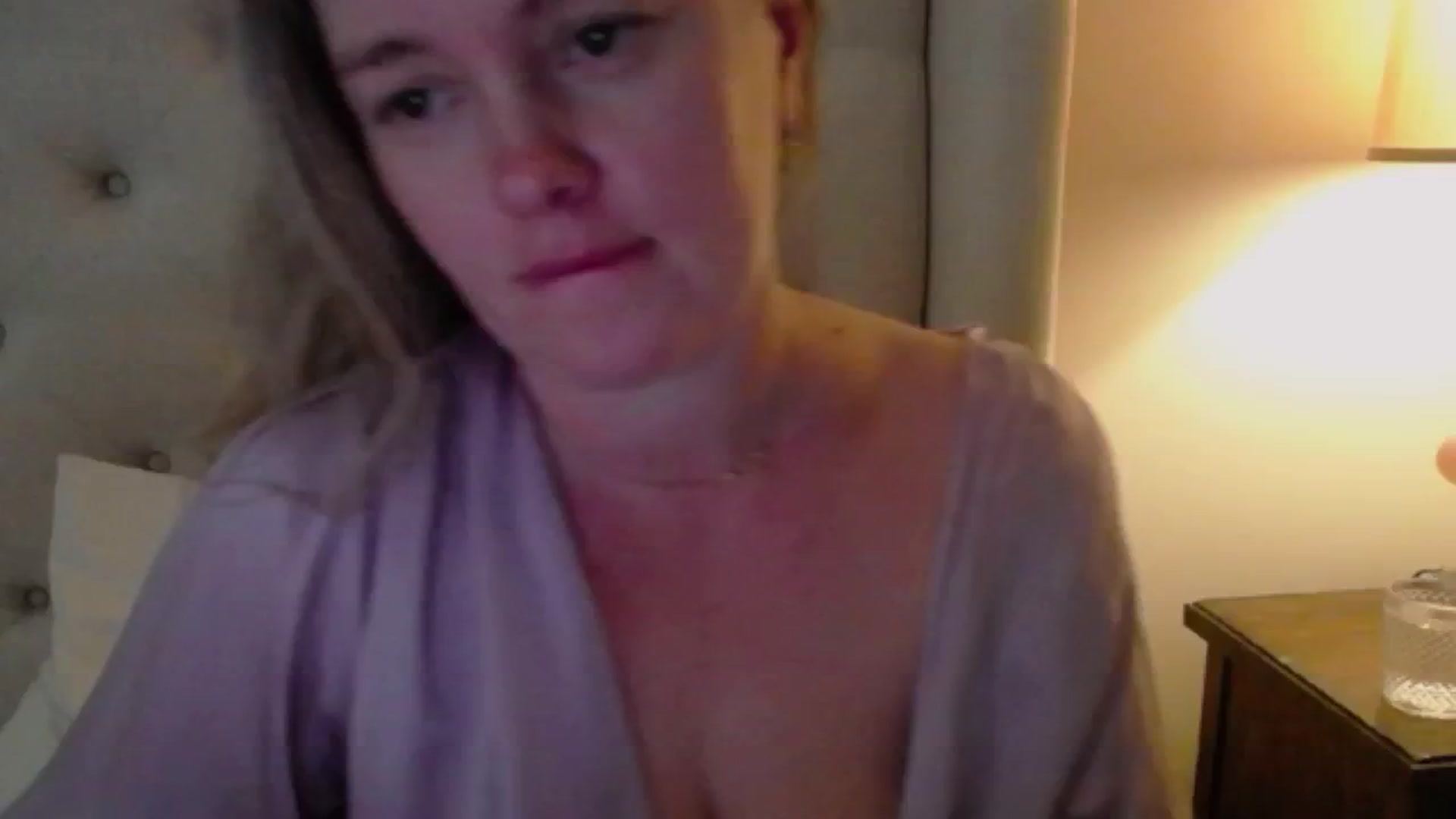 Gallery image thumbnail from J0llye's myfreecams stream on, 10/13/2024, 19:21 image 14 of 20
