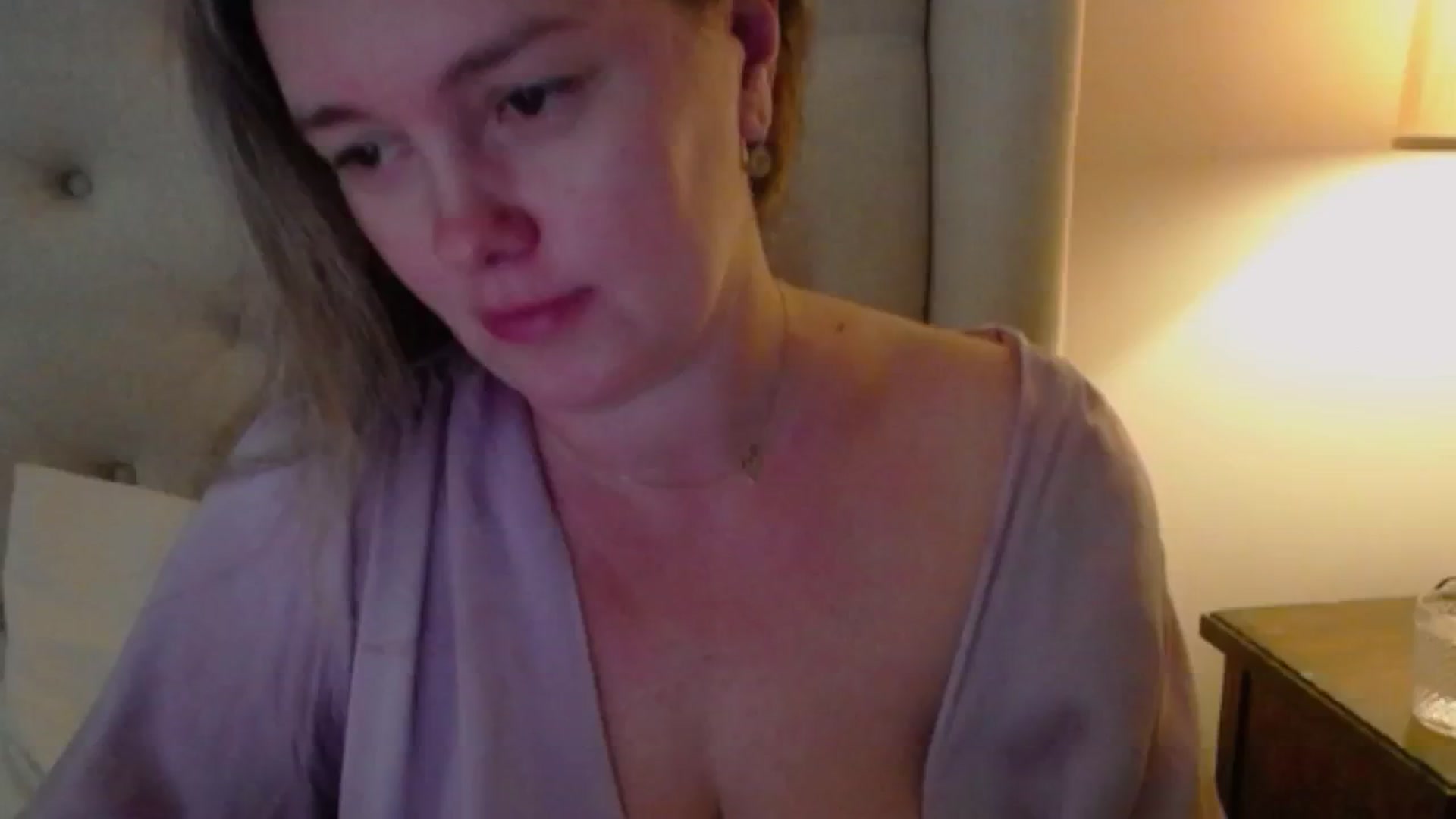 Gallery image thumbnail from J0llye's myfreecams stream on, 10/13/2024, 19:21 image 17 of 20