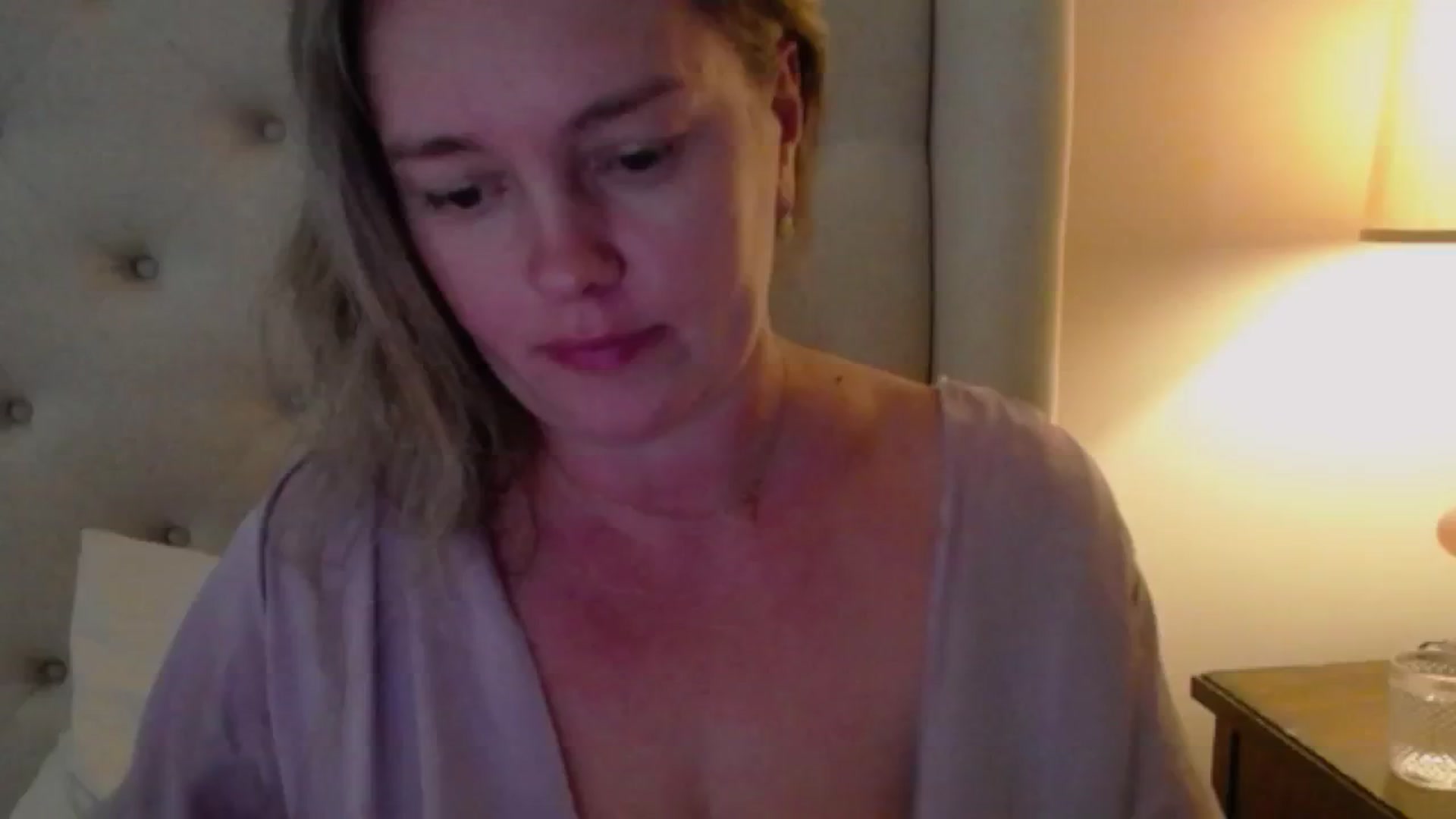 Gallery image thumbnail from J0llye's myfreecams stream on, 10/13/2024, 19:21 image 13 of 20