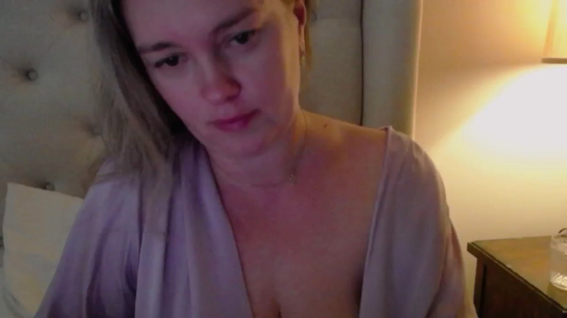 Gallery image thumbnail from J0llye's myfreecams stream on, 10/13/2024, 19:21 image 16 of 20