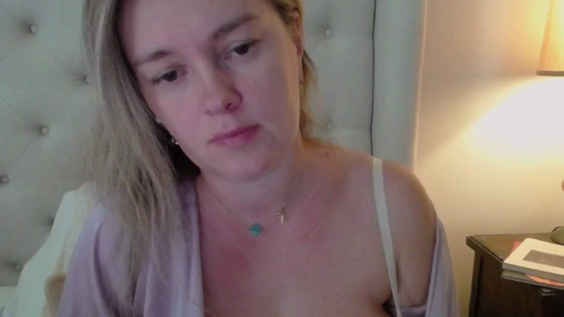 Gallery image thumbnail from J0llye's myfreecams stream on, 10/14/2024, 17:01 image 12 of 20