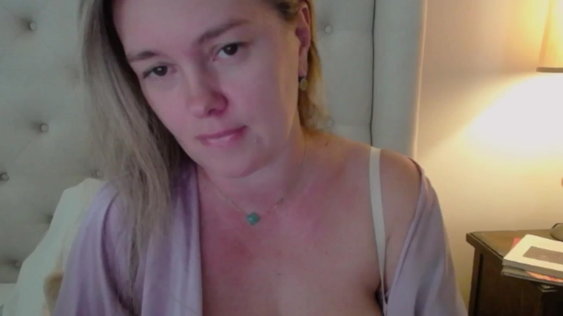 Gallery image thumbnail from J0llye's myfreecams stream on, 10/14/2024, 17:01 image 10 of 20