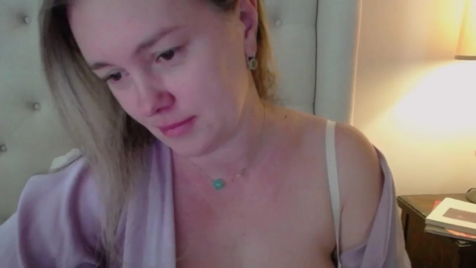 Gallery image thumbnail from J0llye's myfreecams stream on, 10/14/2024, 17:01 image 5 of 20