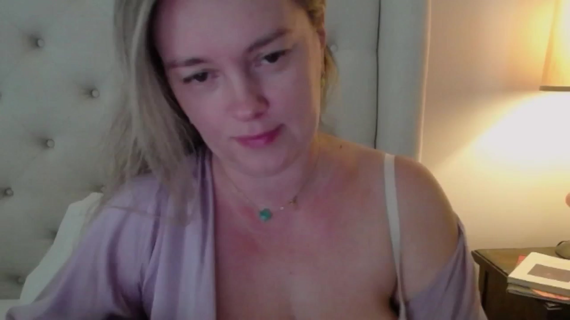 Gallery image thumbnail from J0llye's myfreecams stream on, 10/14/2024, 17:01 image 1 of 20