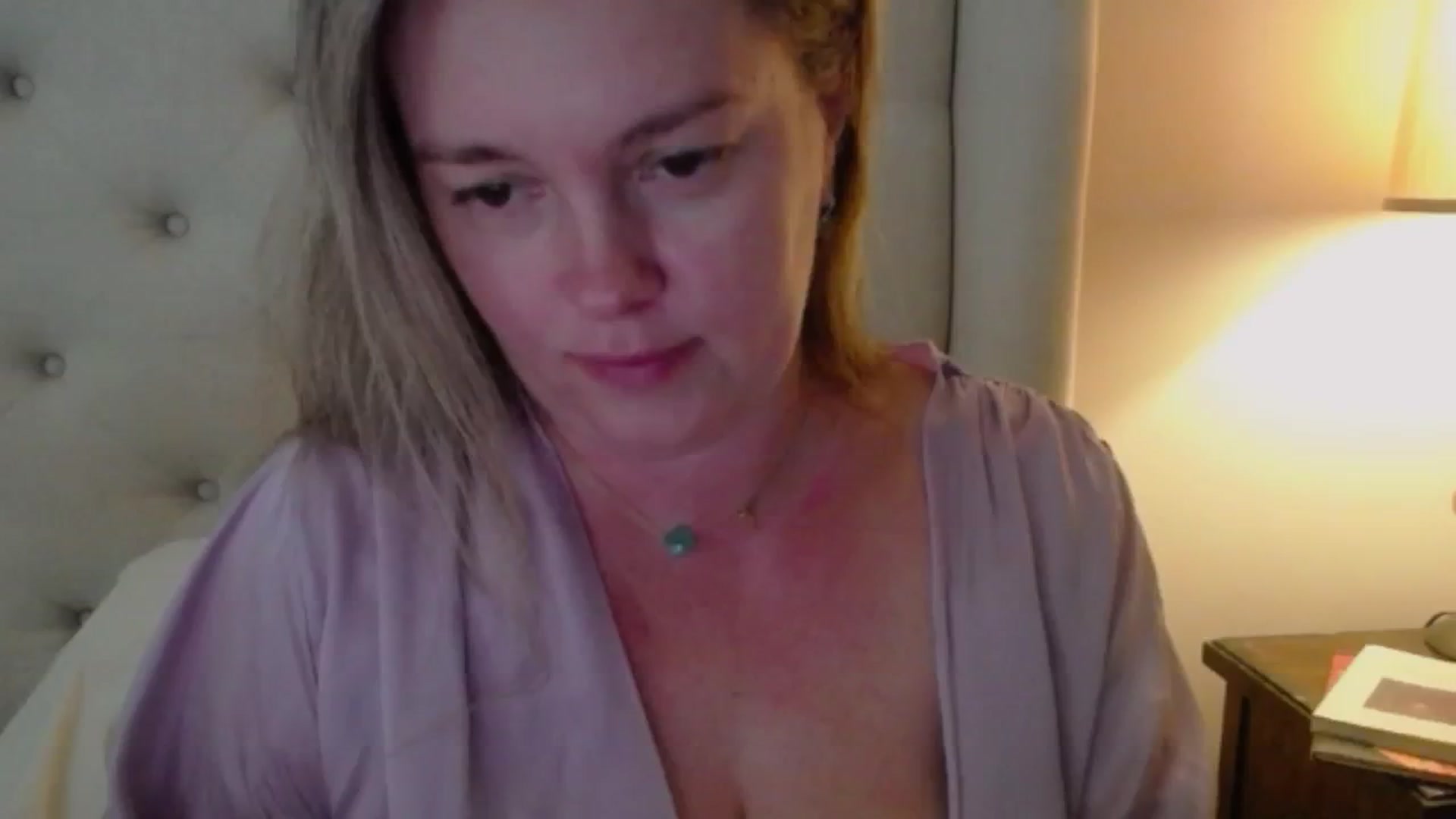 Gallery image thumbnail from J0llye's myfreecams stream on, 10/14/2024, 18:36 image 5 of 20