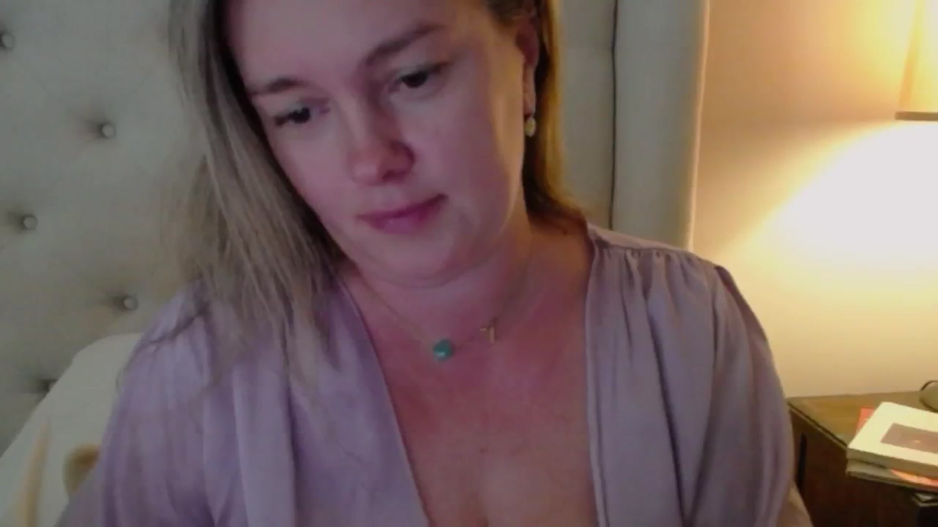 Gallery image thumbnail from J0llye's myfreecams stream on, 10/14/2024, 18:36 image 12 of 20