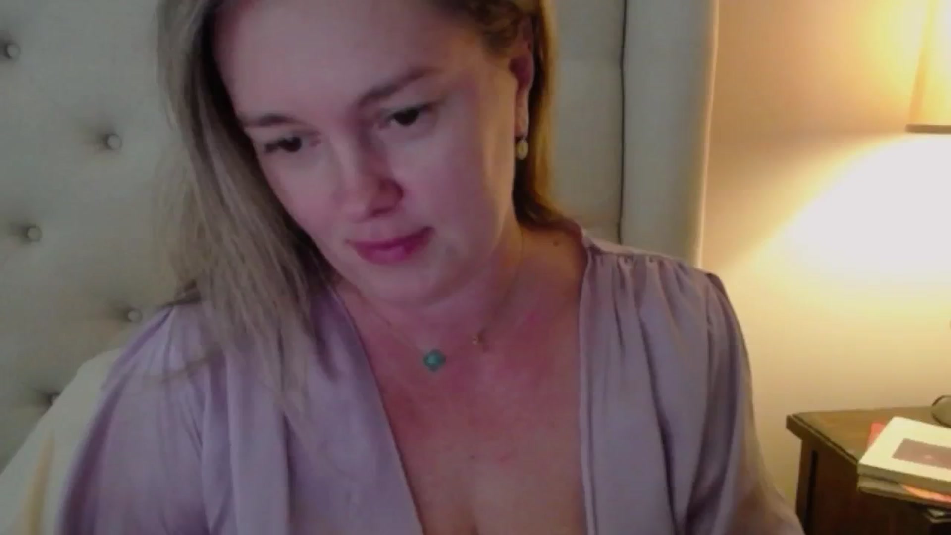 Gallery image thumbnail from J0llye's myfreecams stream on, 10/14/2024, 18:36 image 10 of 20