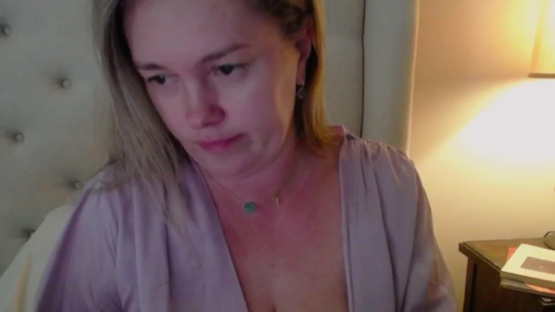 Gallery image thumbnail from J0llye's myfreecams stream on, 10/14/2024, 18:36 image 7 of 20