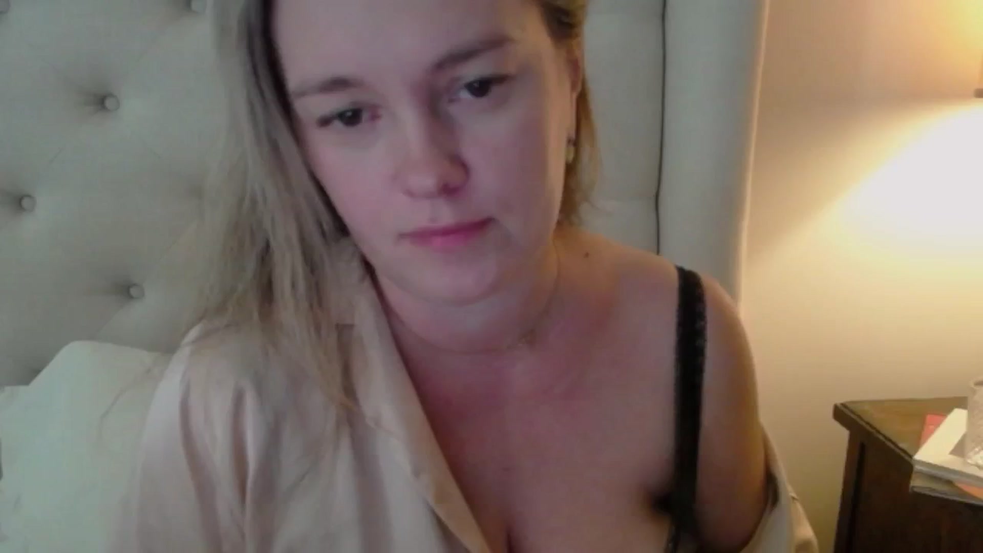 Gallery image thumbnail from J0llye's myfreecams stream on, 10/15/2024, 16:27 image 19 of 20