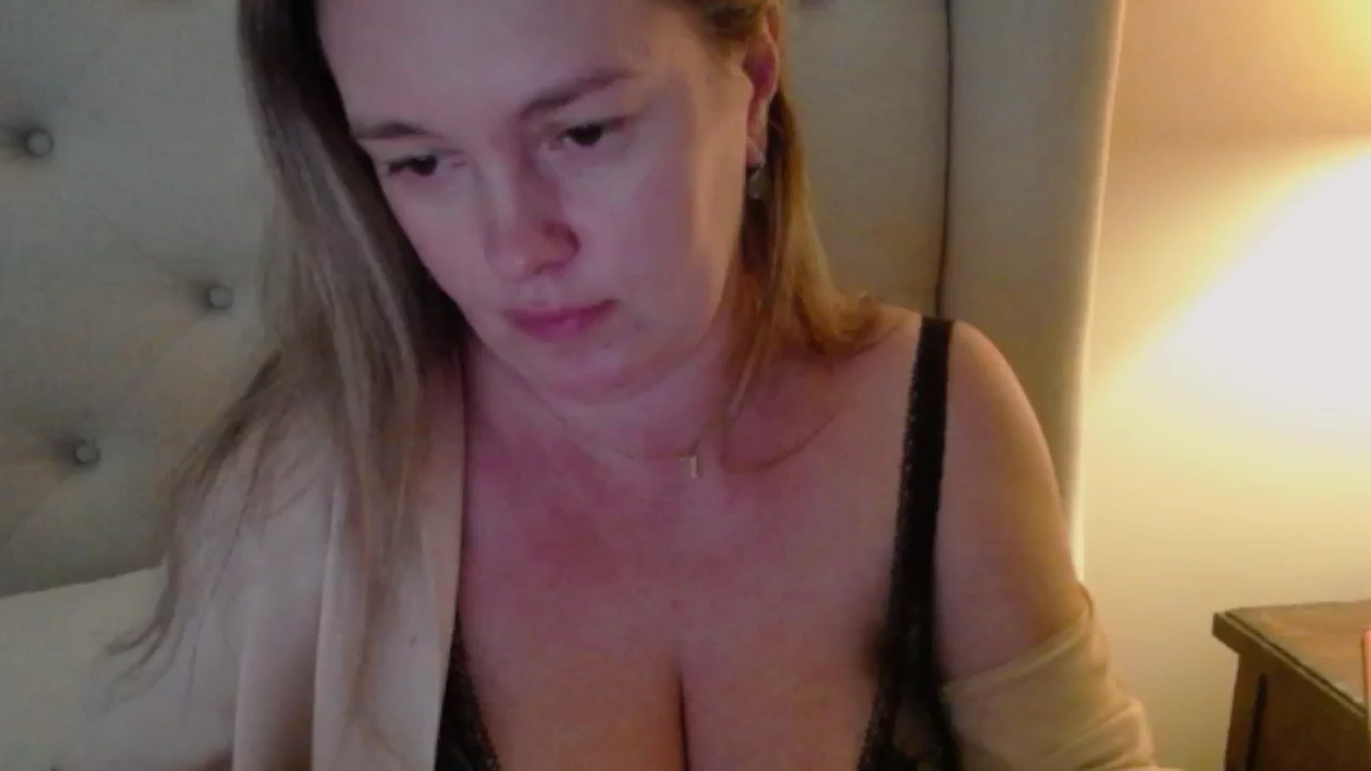 Gallery image thumbnail from J0llye's myfreecams stream on, 10/15/2024, 19:53 image 8 of 20