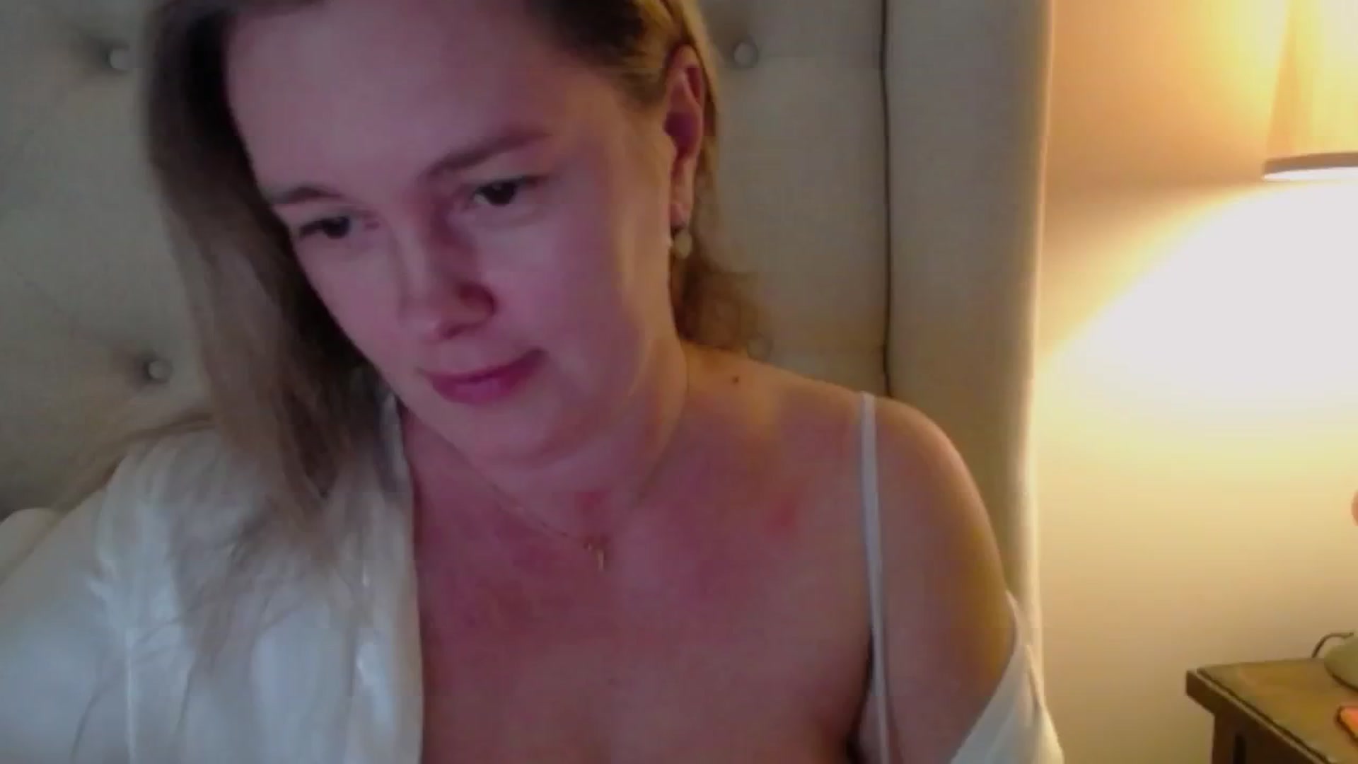 Gallery image thumbnail from J0llye's myfreecams stream on, 10/17/2024, 20:20 image 15 of 20