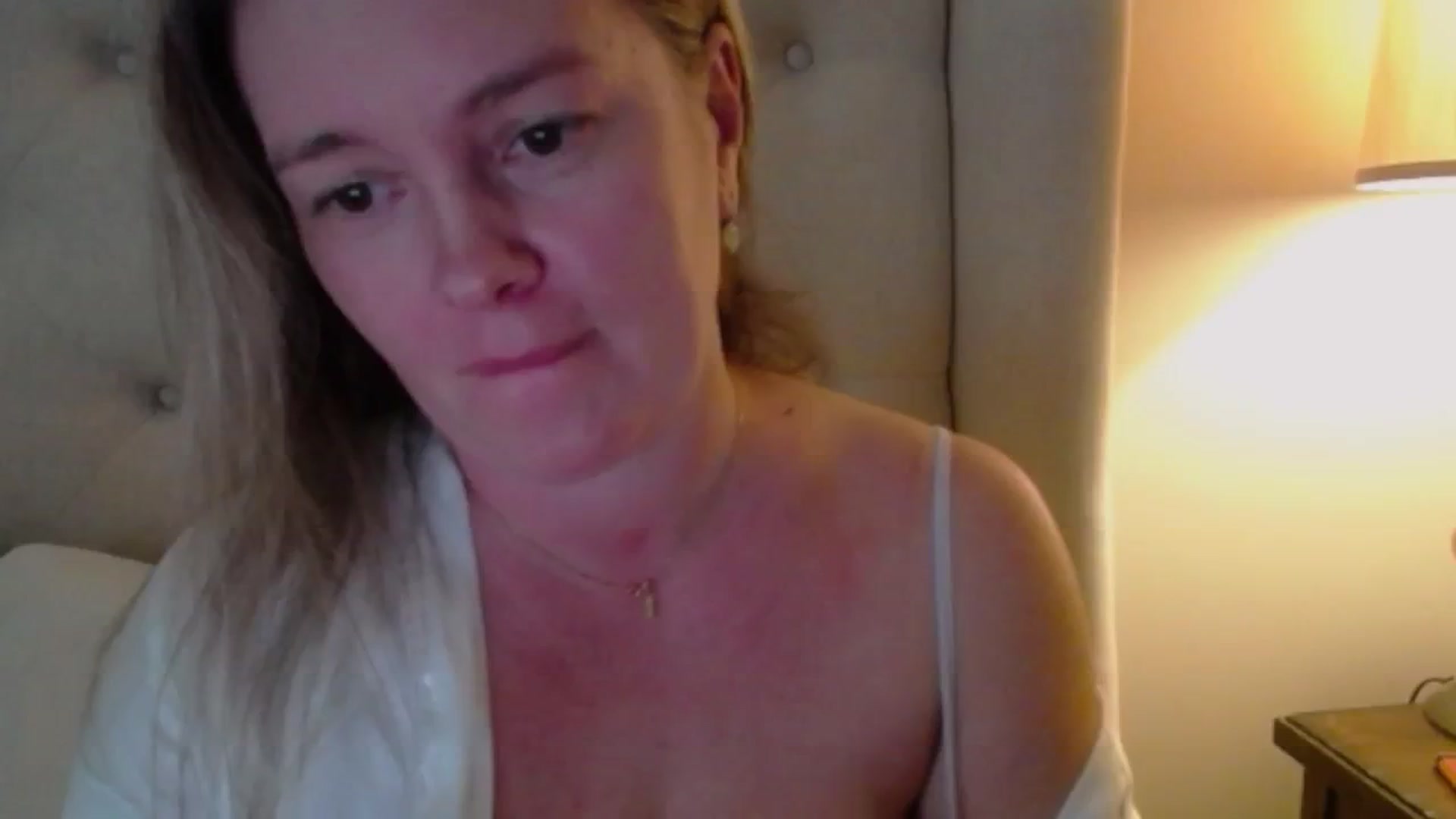 Gallery image thumbnail from J0llye's myfreecams stream on, 10/17/2024, 20:20 image 19 of 20