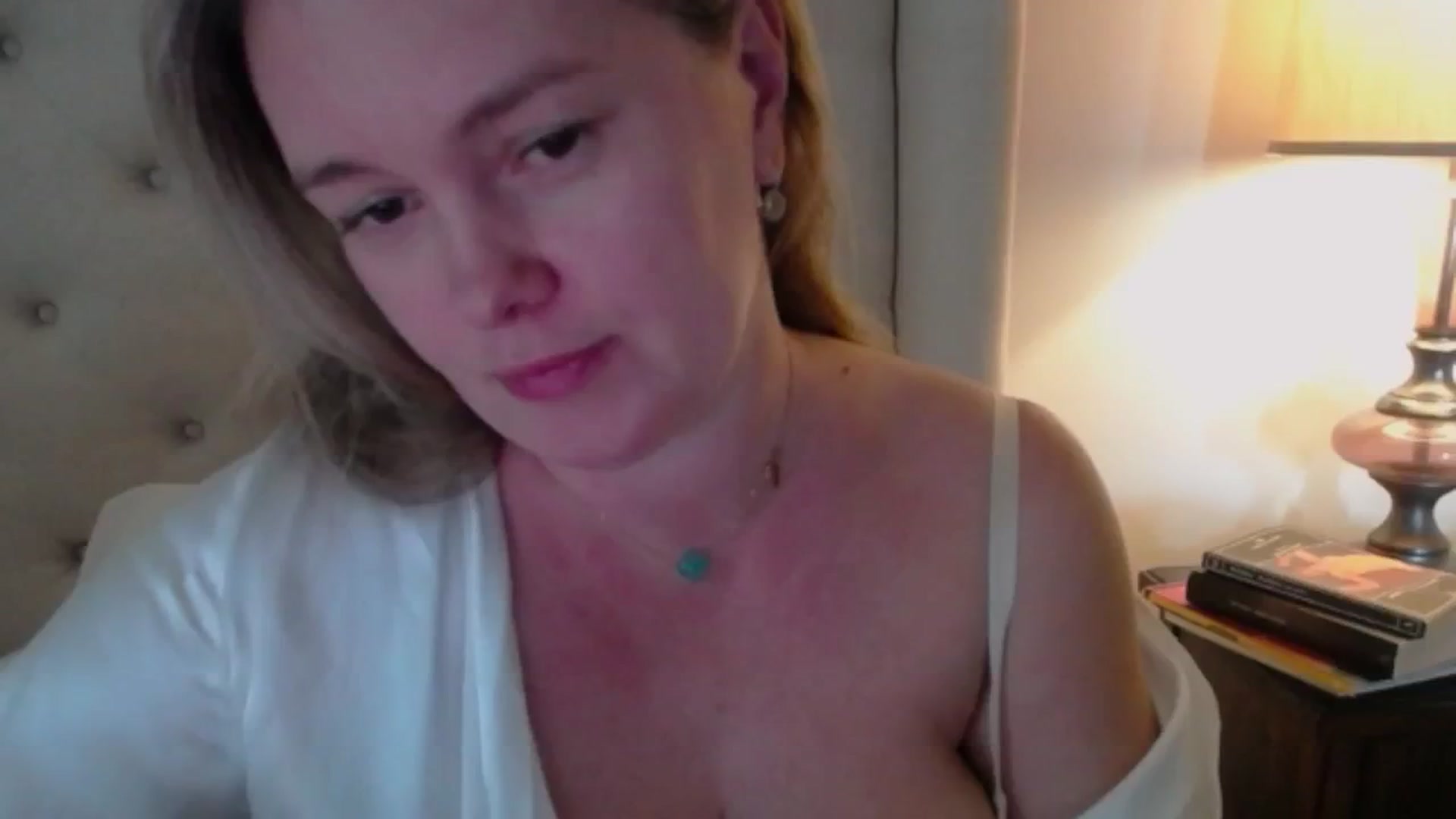 Gallery image thumbnail from J0llye's myfreecams stream on, 10/21/2024, 20:03 image 3 of 20