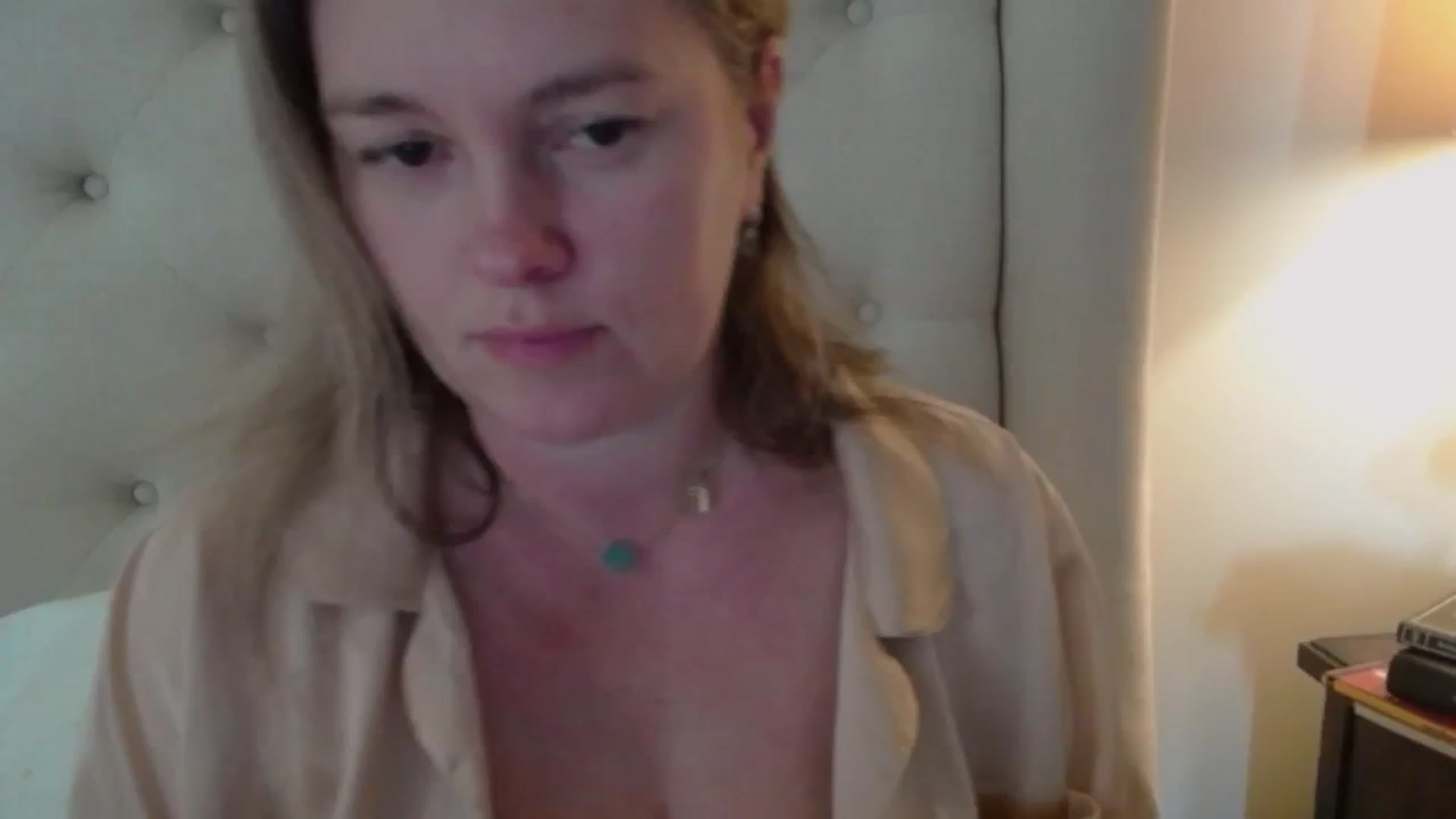 Gallery image thumbnail from J0llye's myfreecams stream on, 10/22/2024, 16:34 image 11 of 20