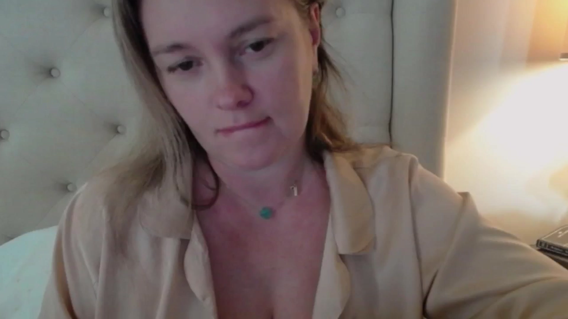 Gallery image thumbnail from J0llye's myfreecams stream on, 10/22/2024, 16:34 image 3 of 20