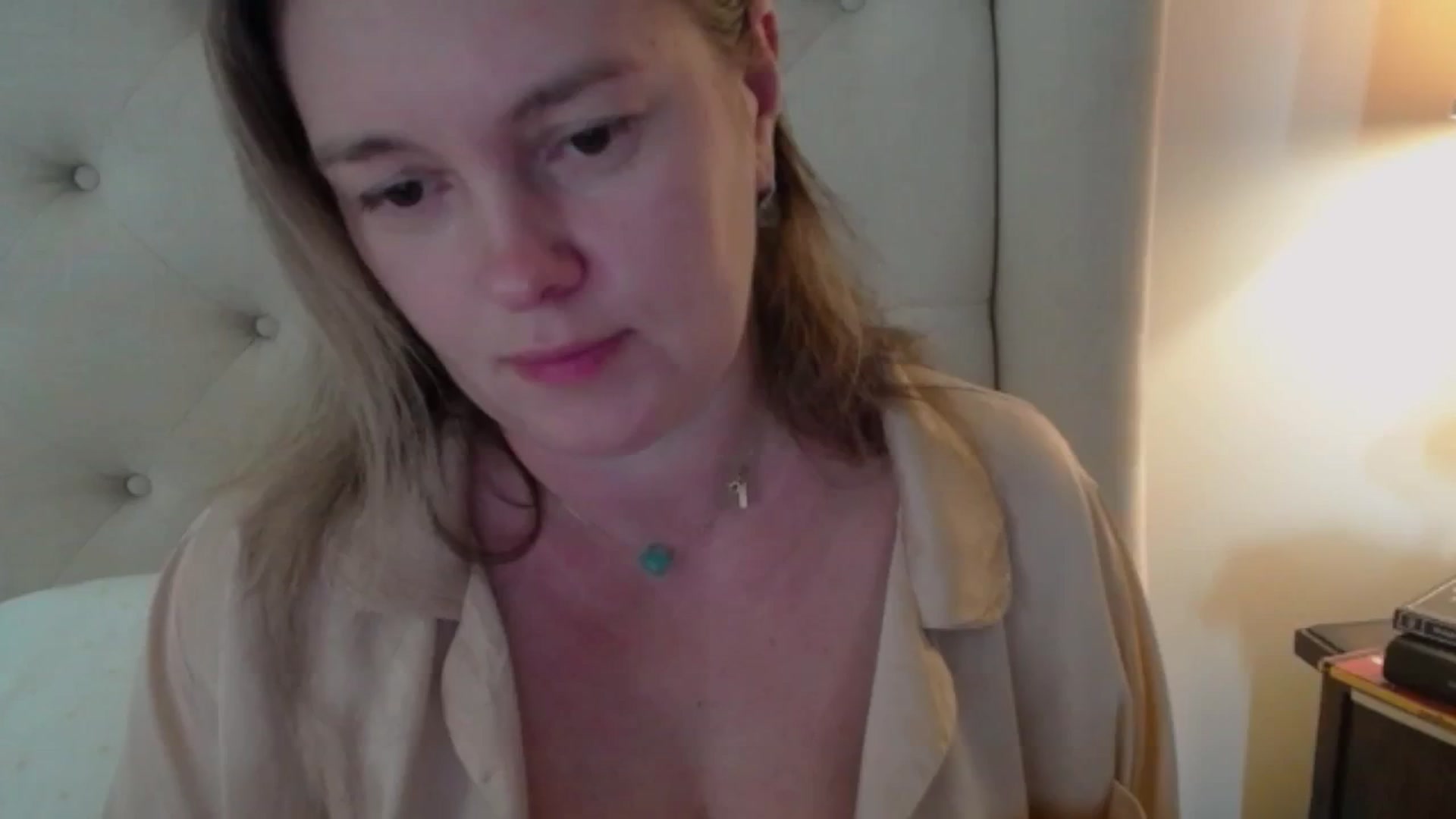 Gallery image thumbnail from J0llye's myfreecams stream on, 10/22/2024, 16:34 image 16 of 20
