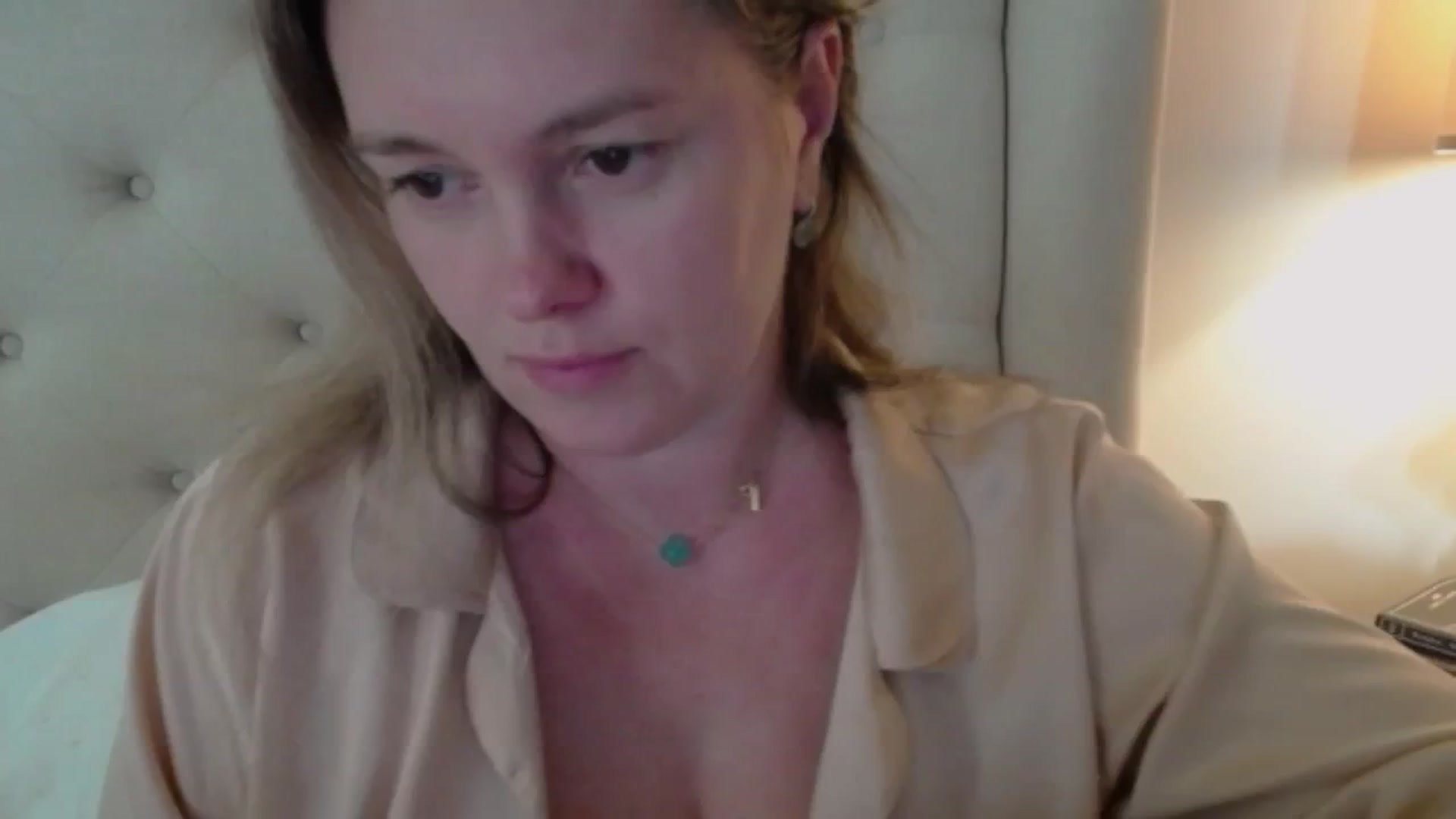 Gallery image thumbnail from J0llye's myfreecams stream on, 10/22/2024, 16:34 image 1 of 20