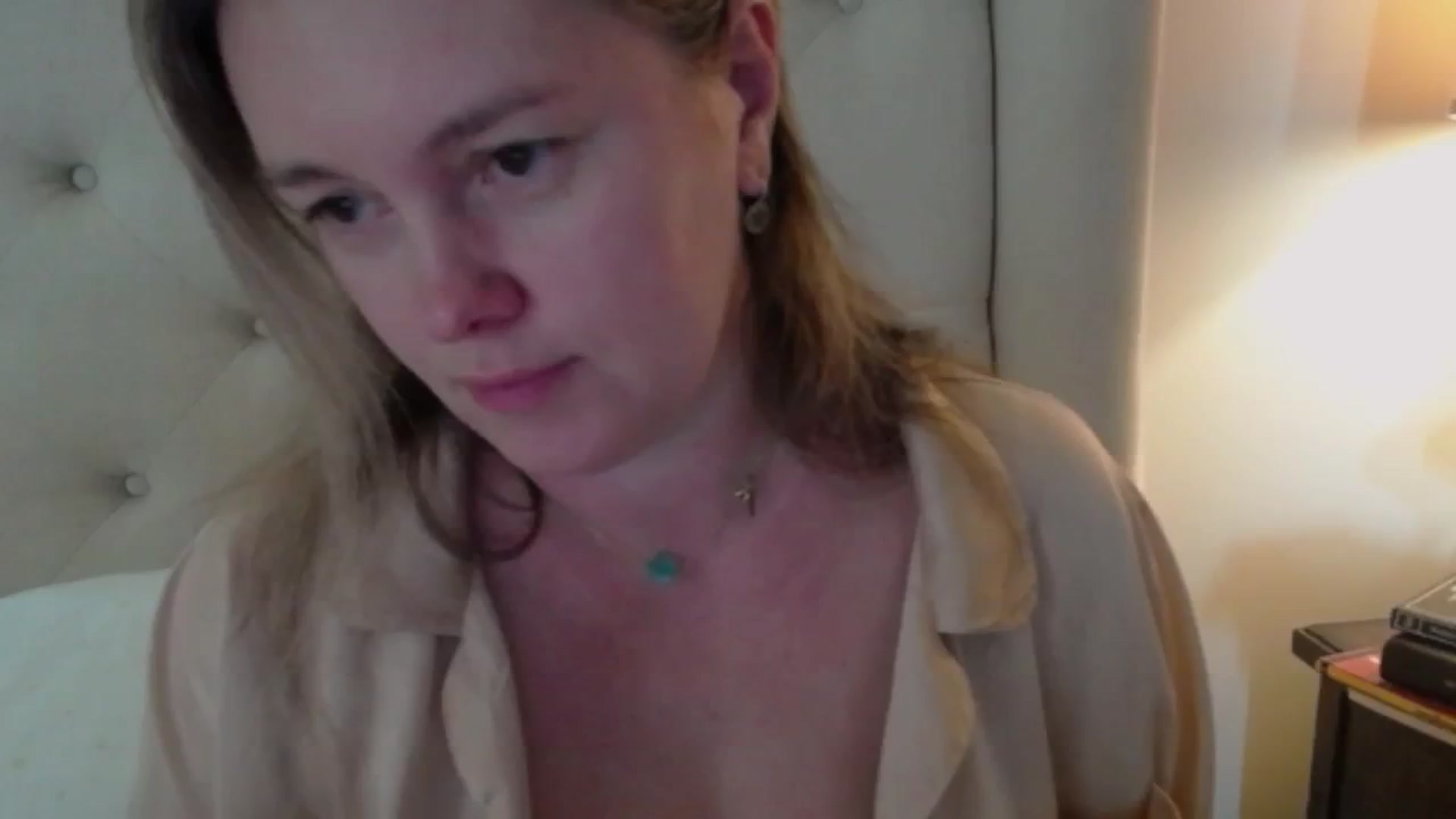Gallery image thumbnail from J0llye's myfreecams stream on, 10/22/2024, 16:34 image 20 of 20